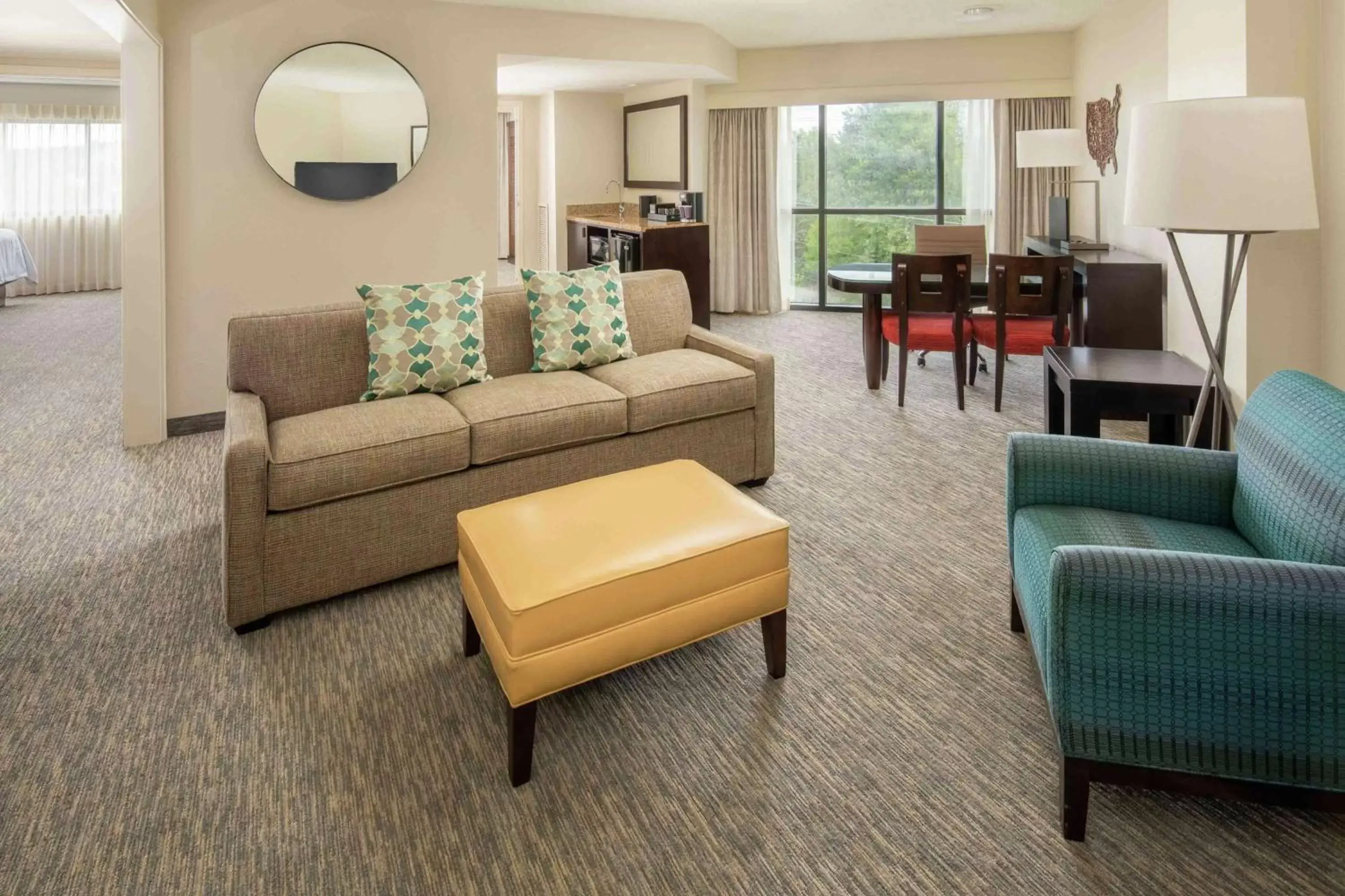 Living room, Seating Area in Embassy Suites By Hilton Seattle - Tacoma International Airport