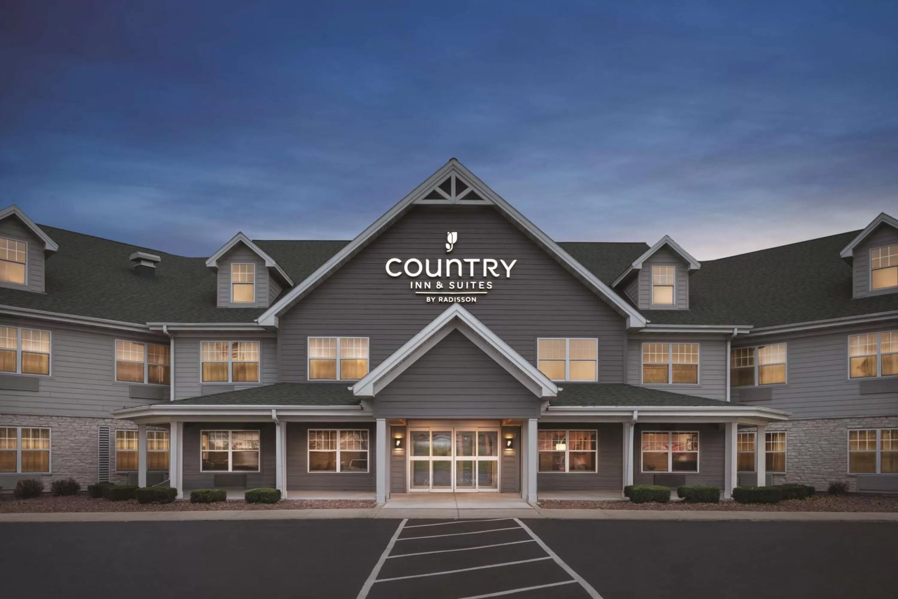 Property building in Country Inn & Suites by Radisson, Germantown, WI