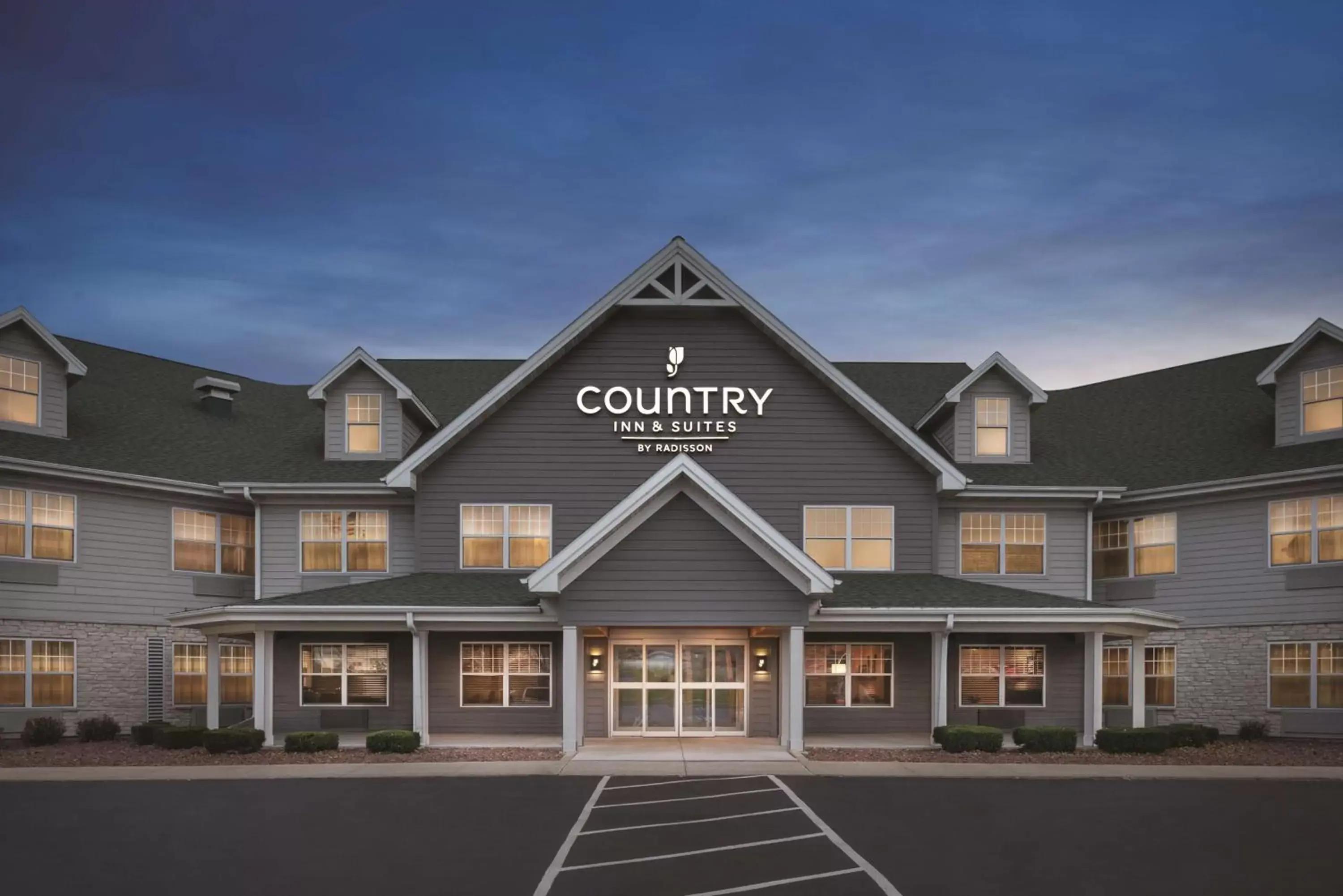 Property building in Country Inn & Suites by Radisson, Germantown, WI