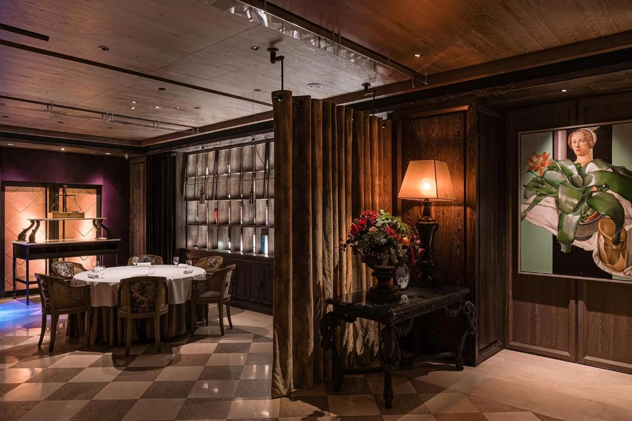 Restaurant/places to eat in Palais de Chine Hotel