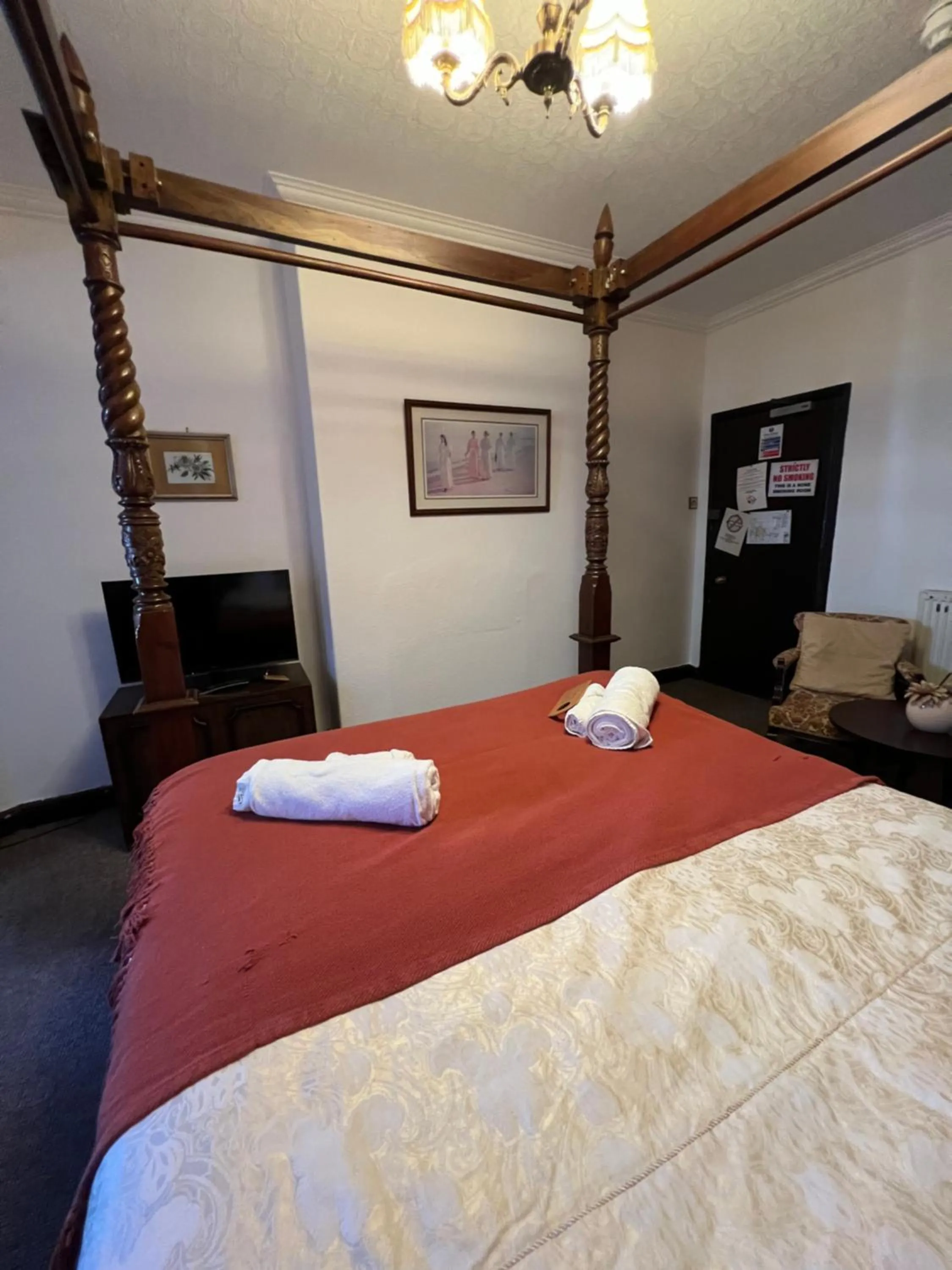 Bed in Georgian House Hotel