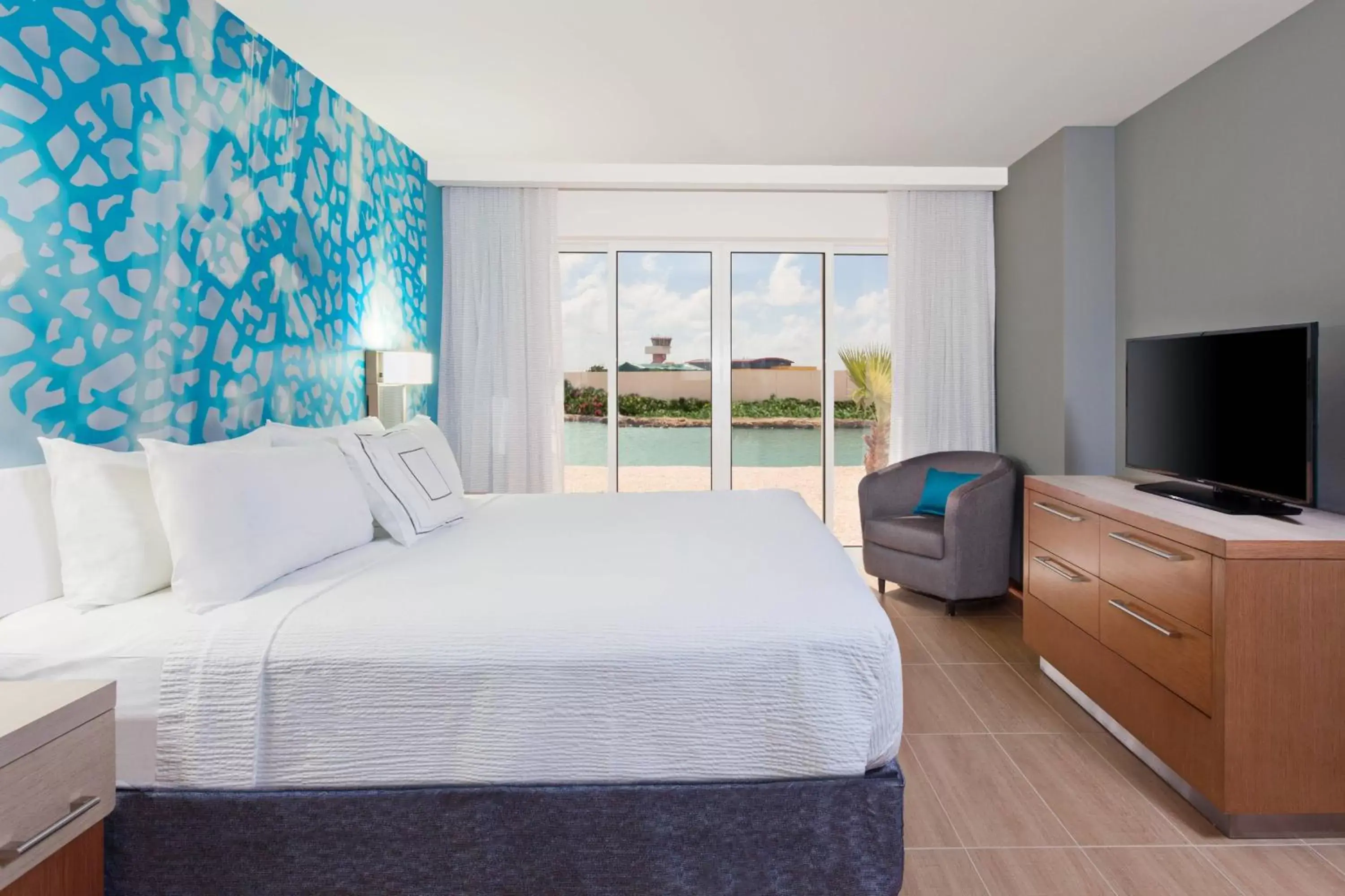 Photo of the whole room, Bed in Courtyard by Marriott Bonaire Dive Resort