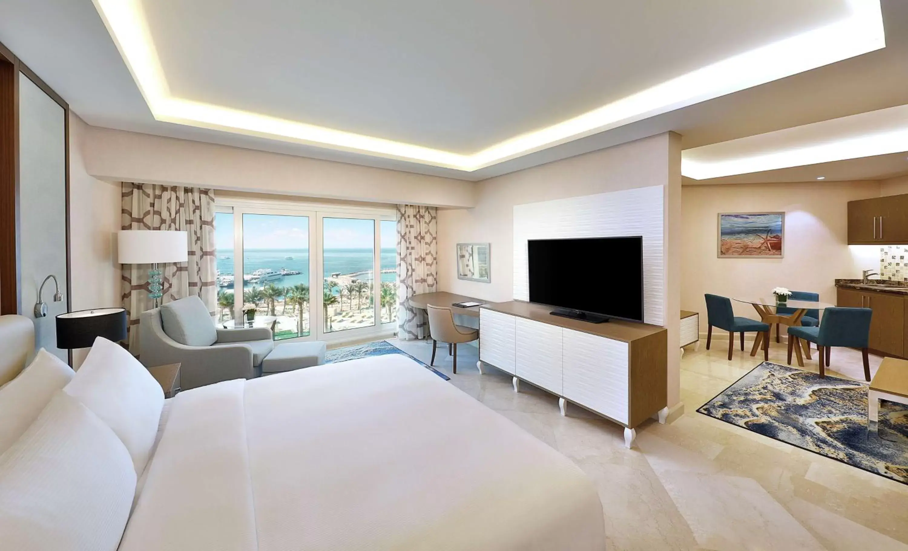 Living room, TV/Entertainment Center in Hilton Hurghada Plaza Hotel