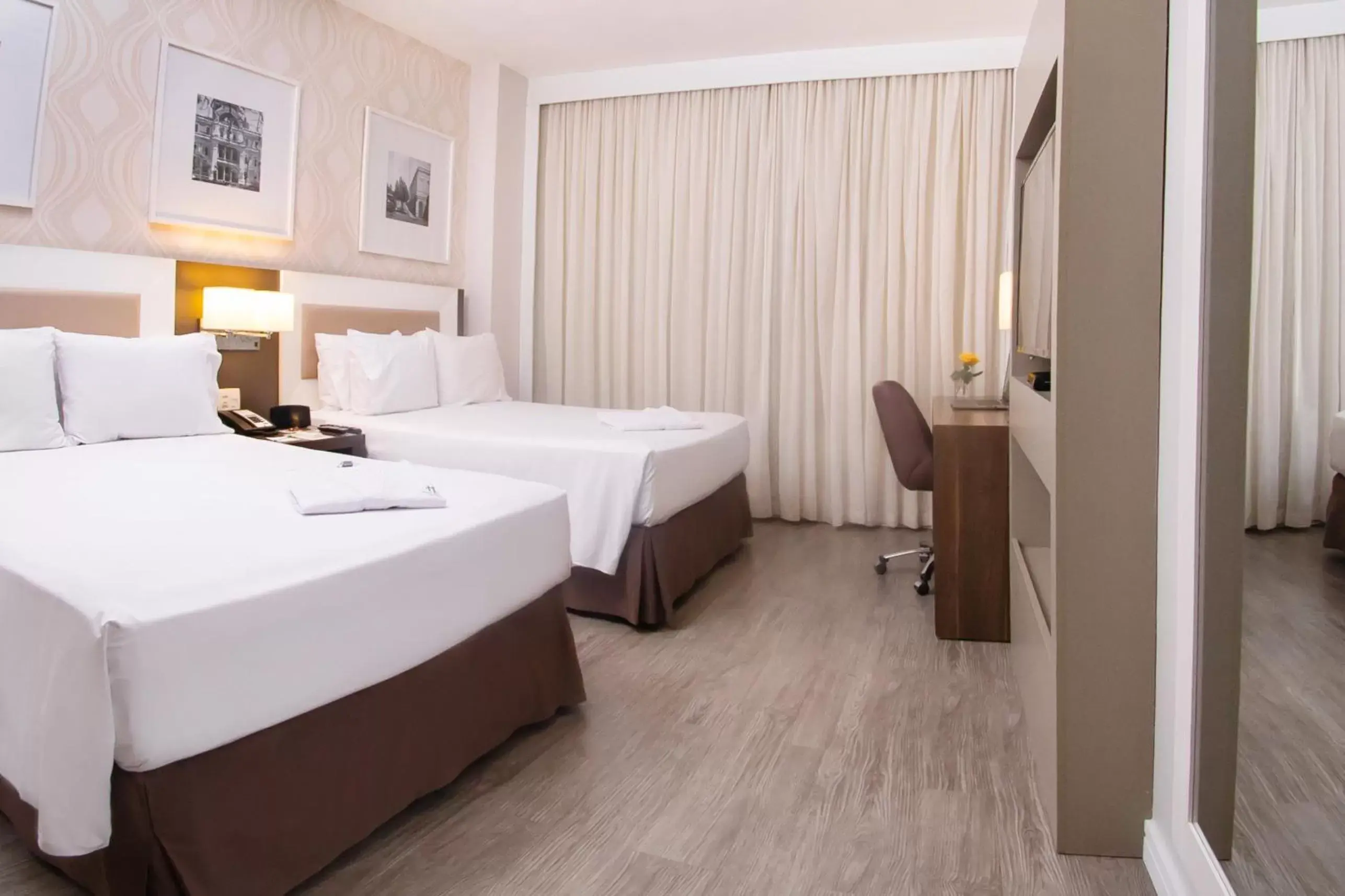 Bedroom, Bed in Holiday Inn Belo Horizonte Savassi, an IHG Hotel