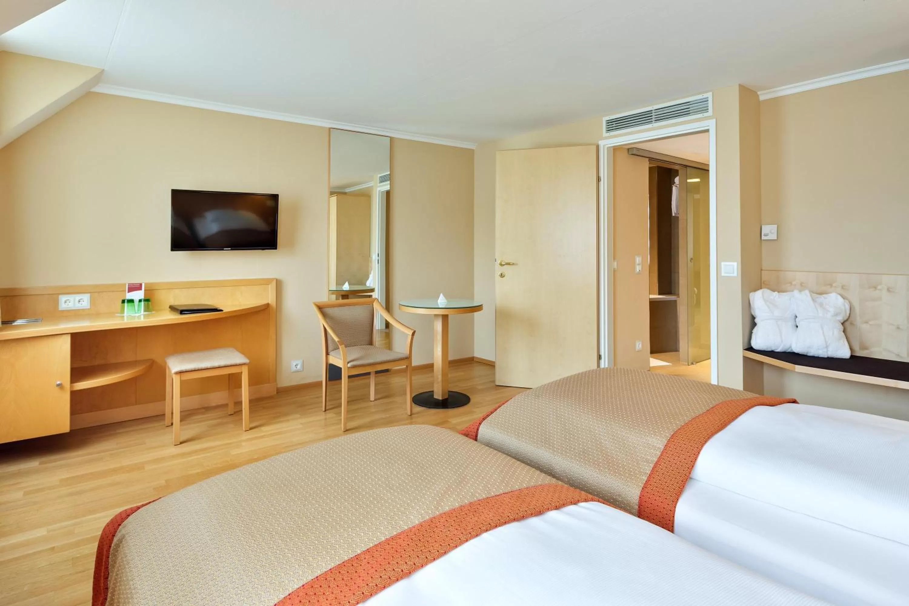 Bed in Austria Trend Hotel Ananas Wien