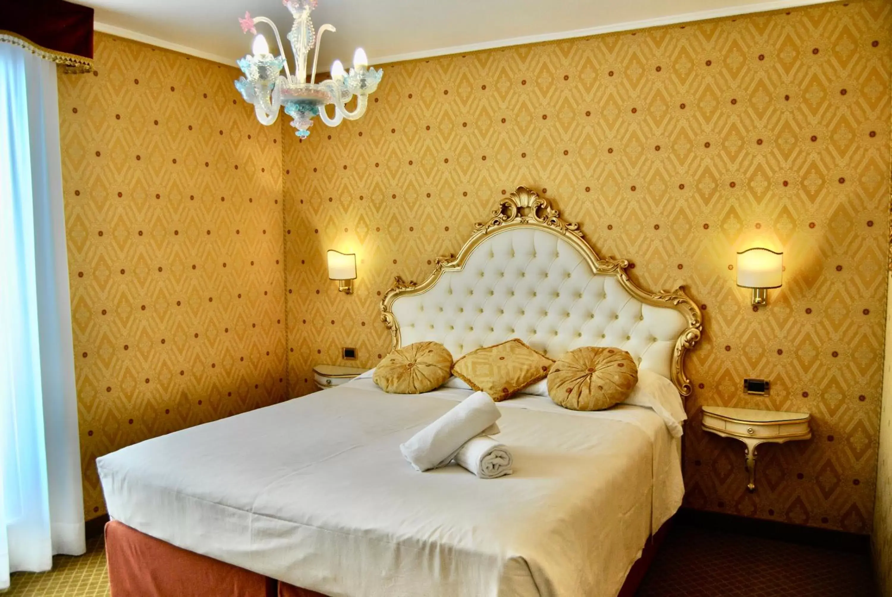 Bedroom, Bed in Hotel Gardena Bedroom, Bed in Hotel Gardena