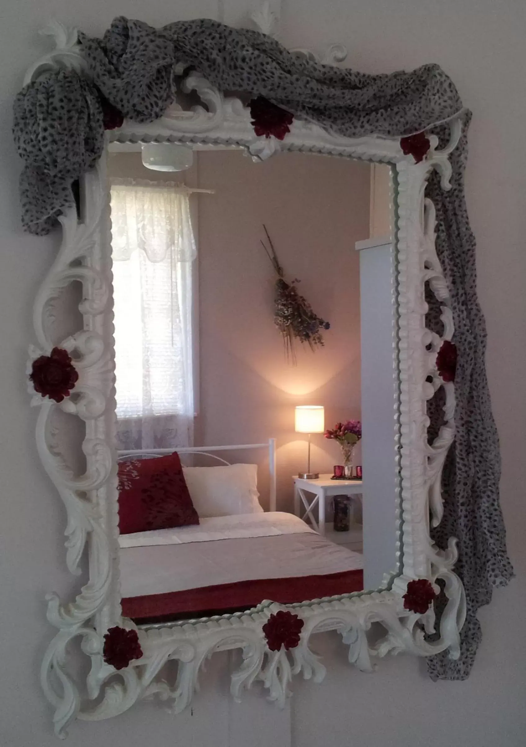 Decorative detail, Bed in Andavine House - Bed & Breakfast