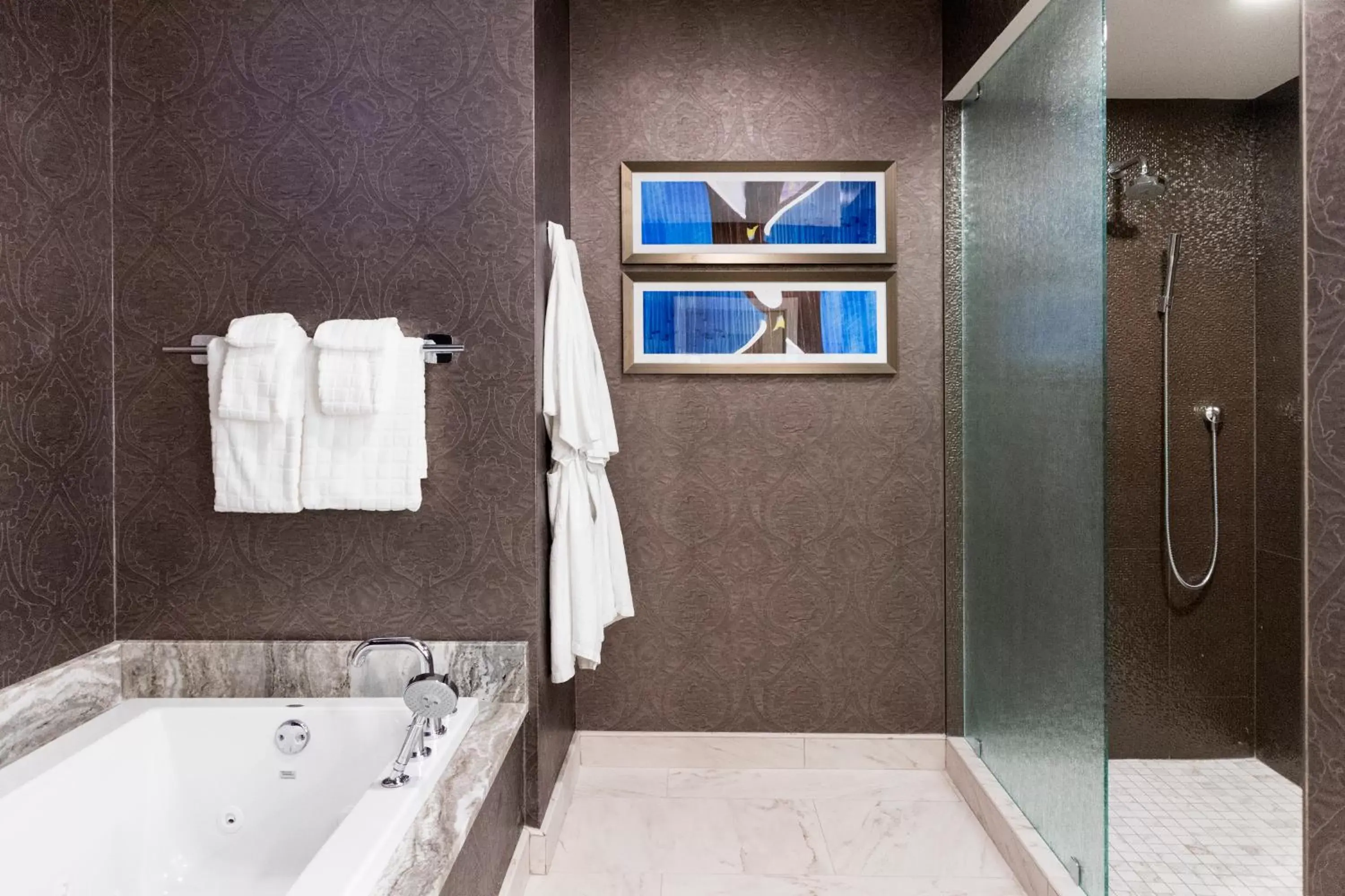 Shower, Bathroom in The Jung Hotel and Residences