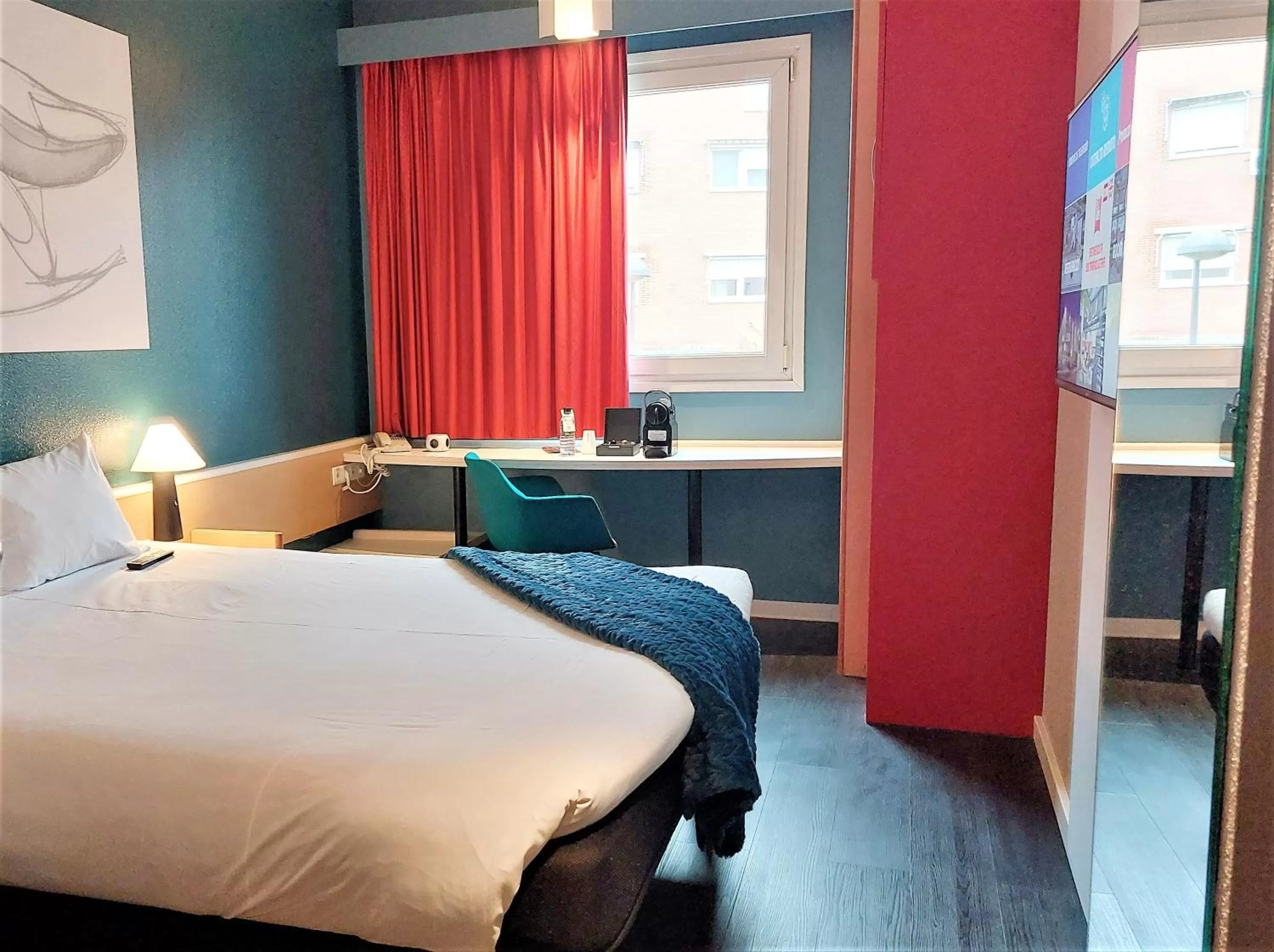 Bed in Ibis Madrid Fuenlabrada