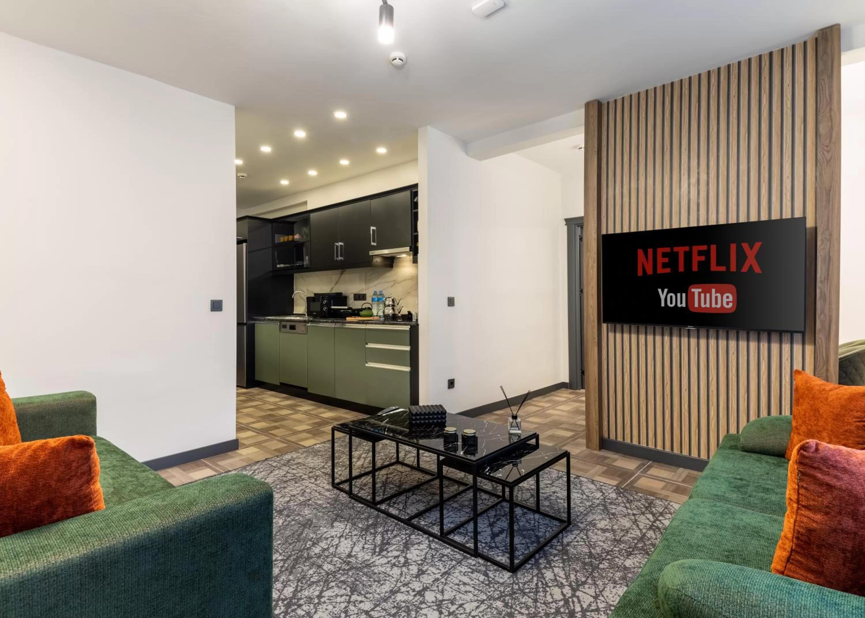 Communal lounge/ TV room in BayMari Suites City Life