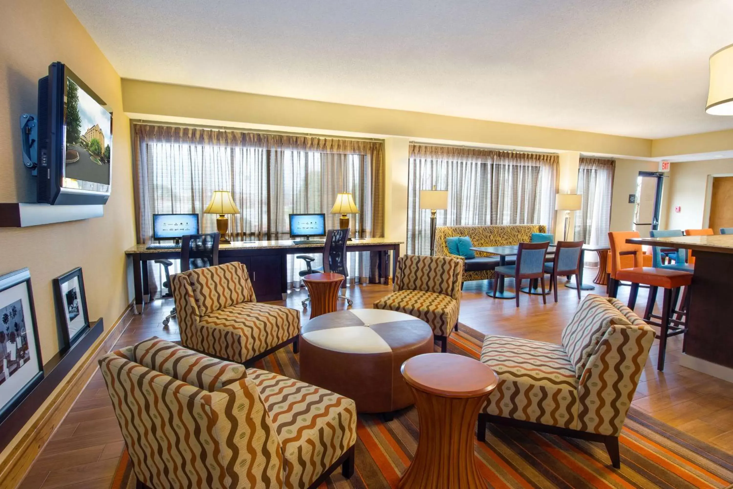 Business facilities, Lounge/Bar in Hampton Inn Hotel Atlanta-Southlake