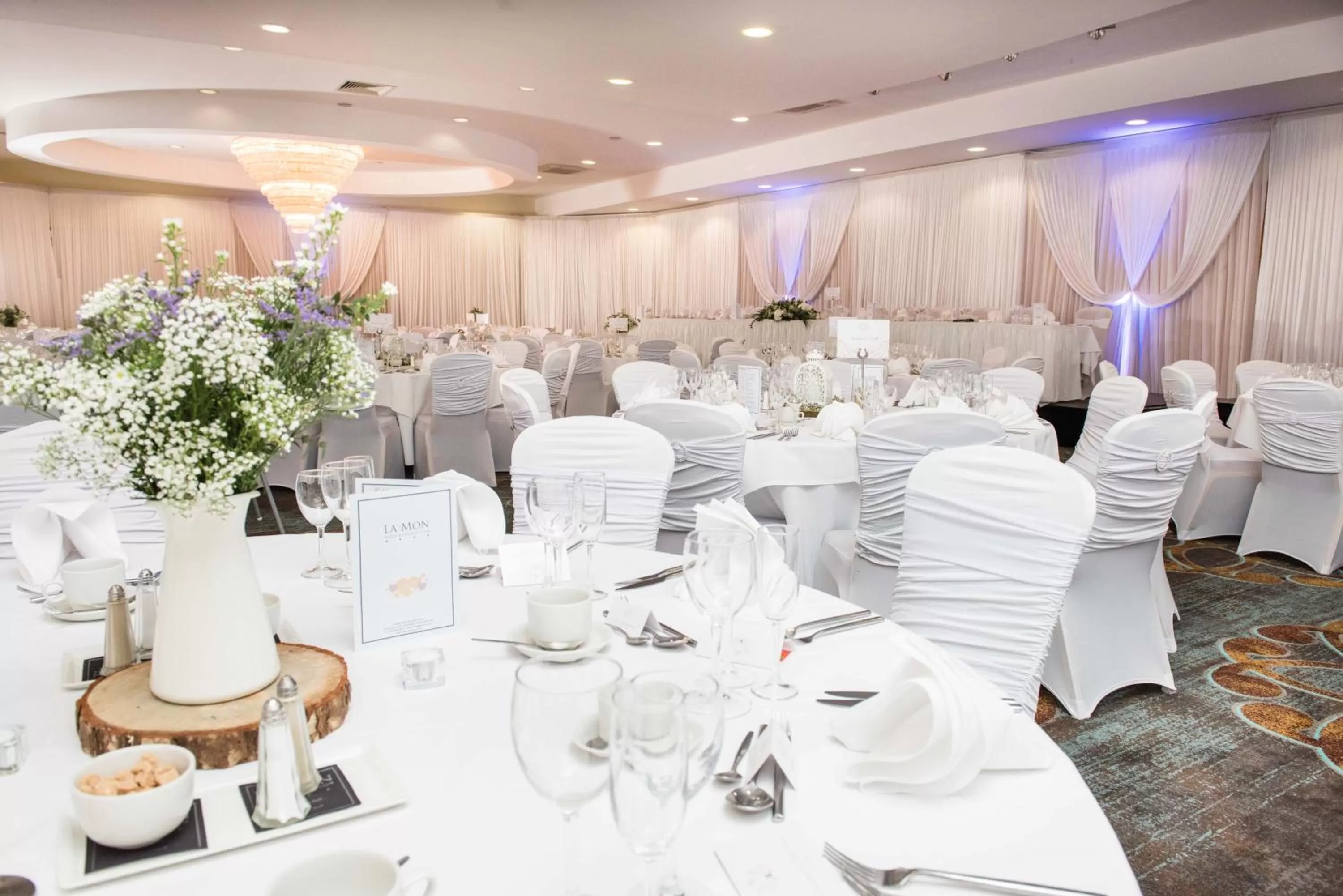 Banquet/Function facilities in La Mon Hotel & Country Club