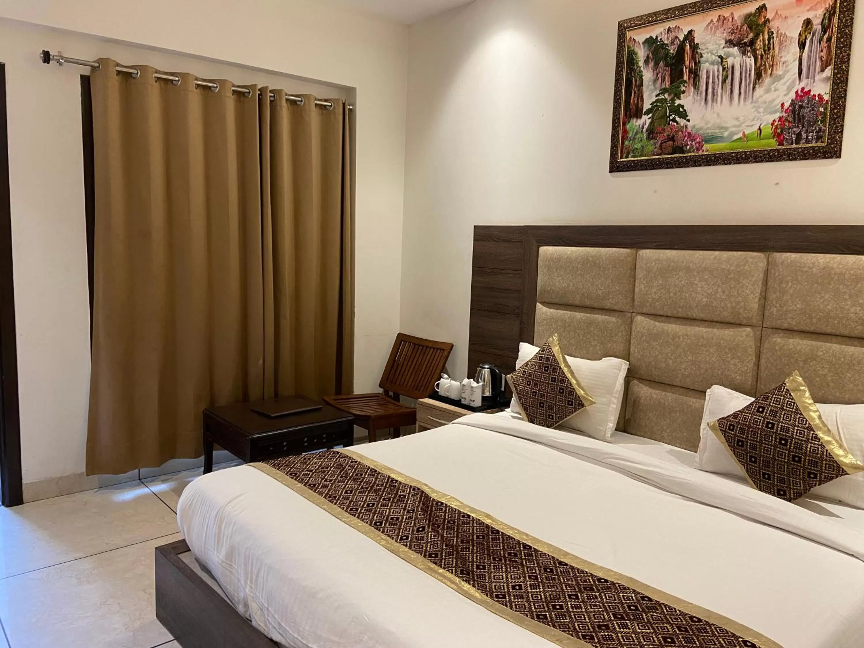 Bedroom, Bed in Hotel Exotic - 5 min walk from Golden Temple