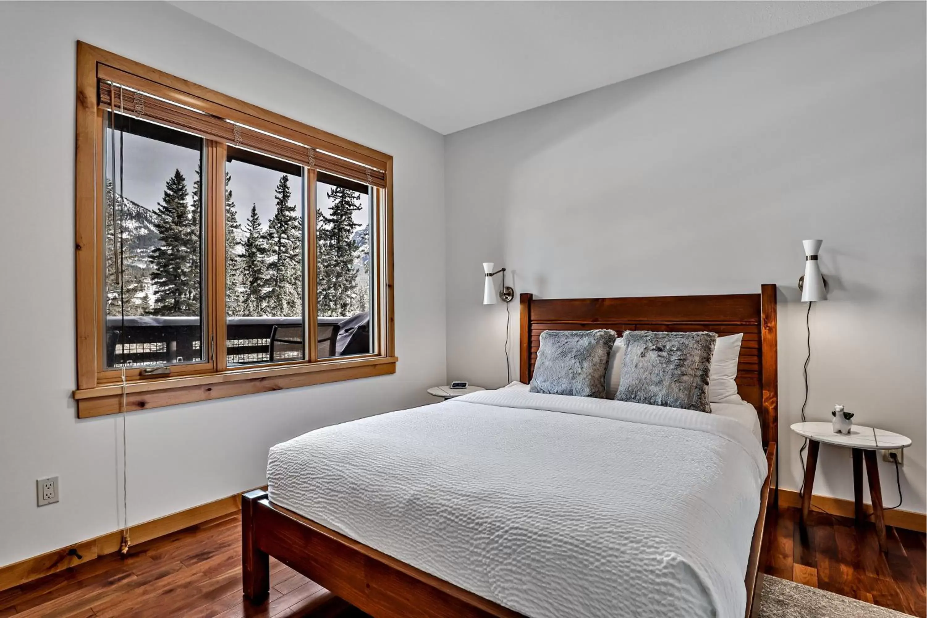 Bedroom, Bed in Tamarack Lodge by Spring Creek Vacations