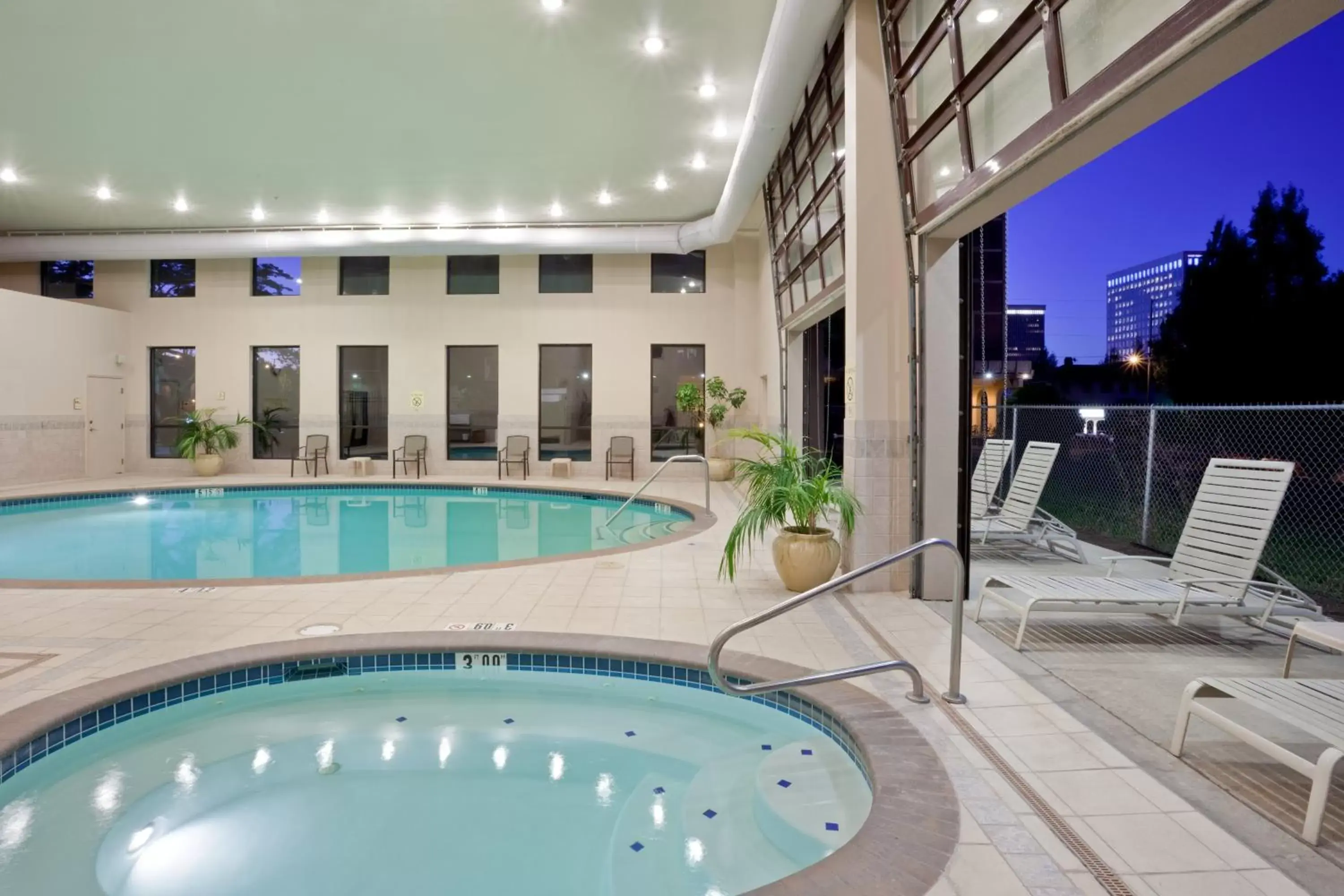 Swimming Pool in Crowne Plaza Hotel Portland-Downtown Convention Center, an IHG Hotel