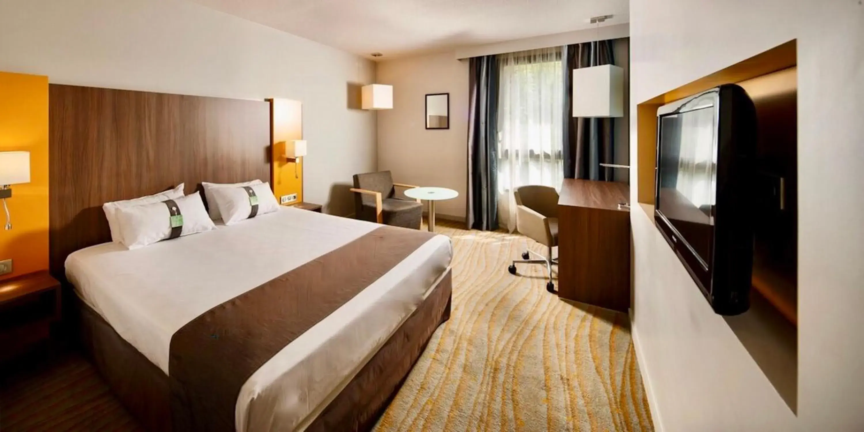 Photo of the whole room, Bed in Holiday Inn Lyon Vaise by IHG Photo of the whole room, Bed in Holiday Inn Lyon Vaise by IHG