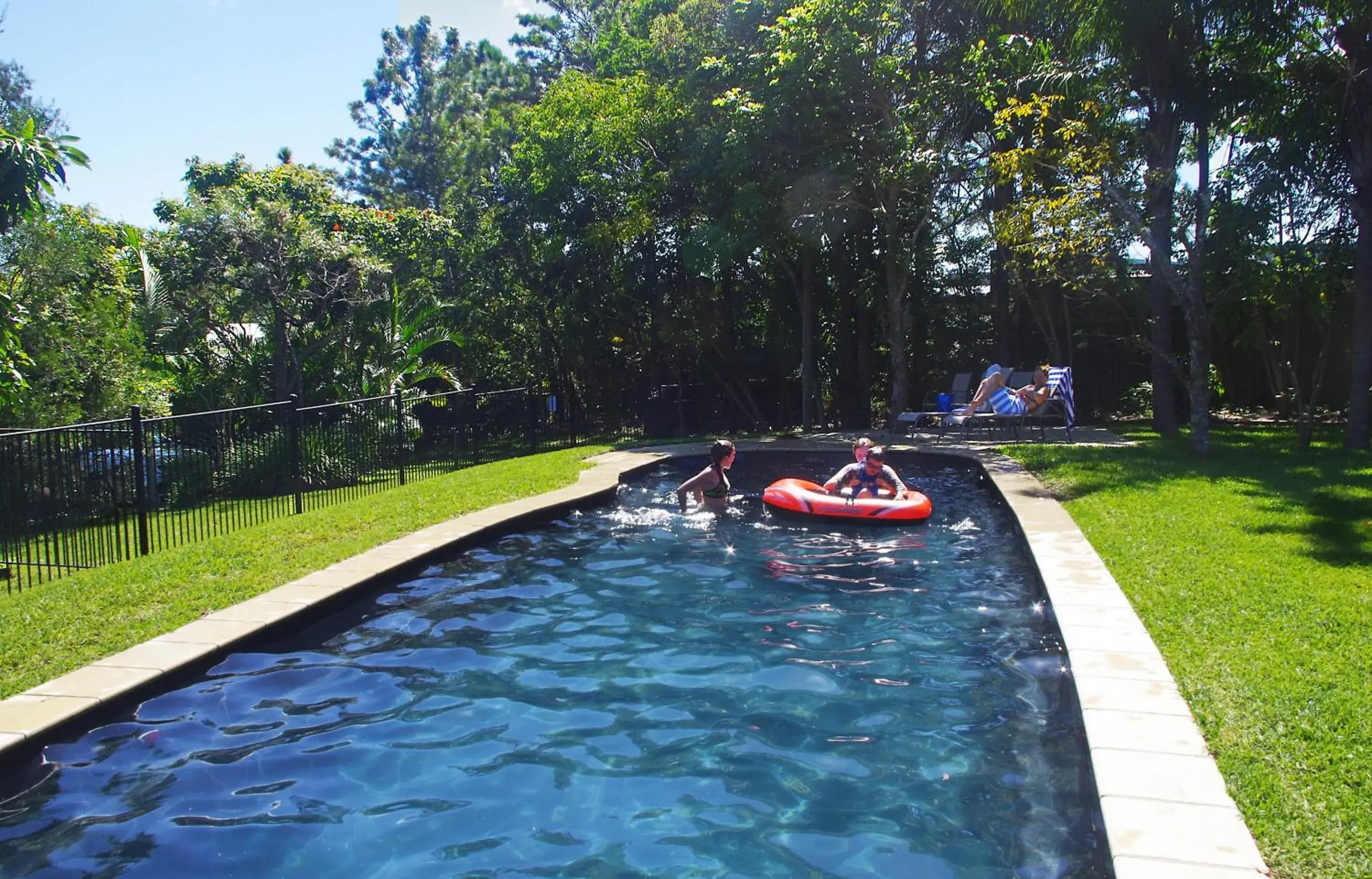 Swimming pool in Emeraldene Inn & Eco-Lodge