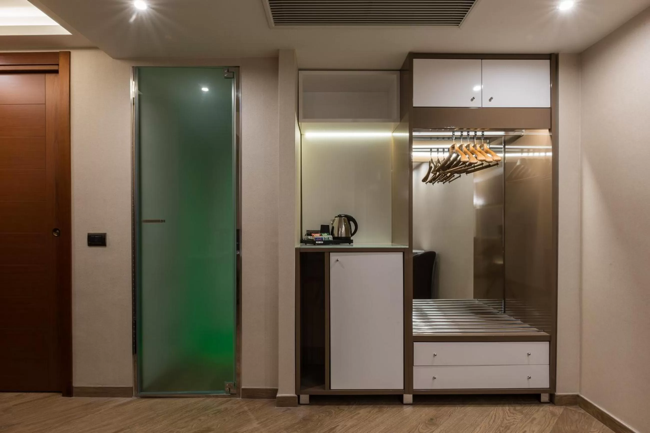 Coffee/tea facilities in Magri's Hotel