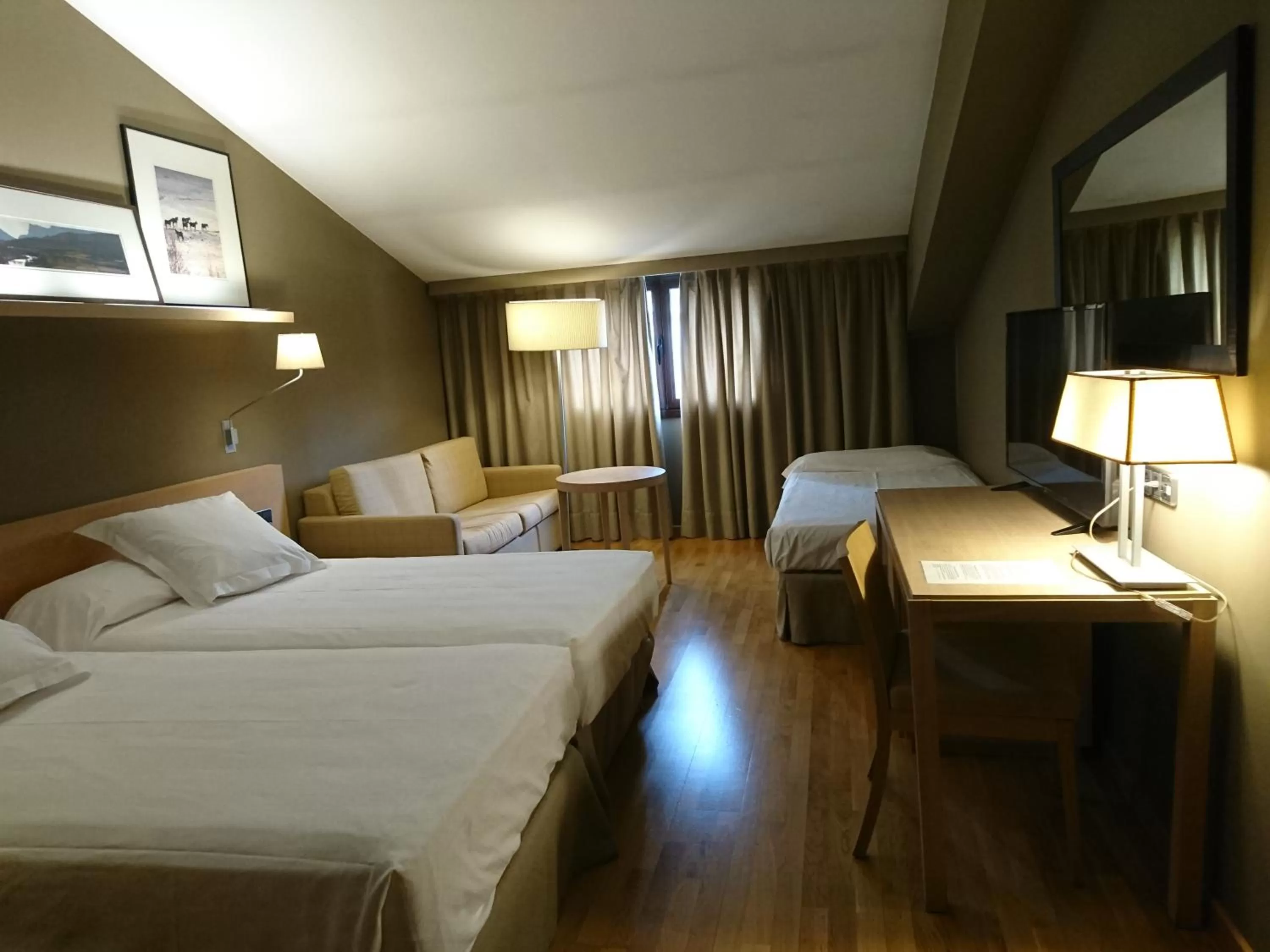 Bedroom, Bed in Parador De La Seu D'urgell