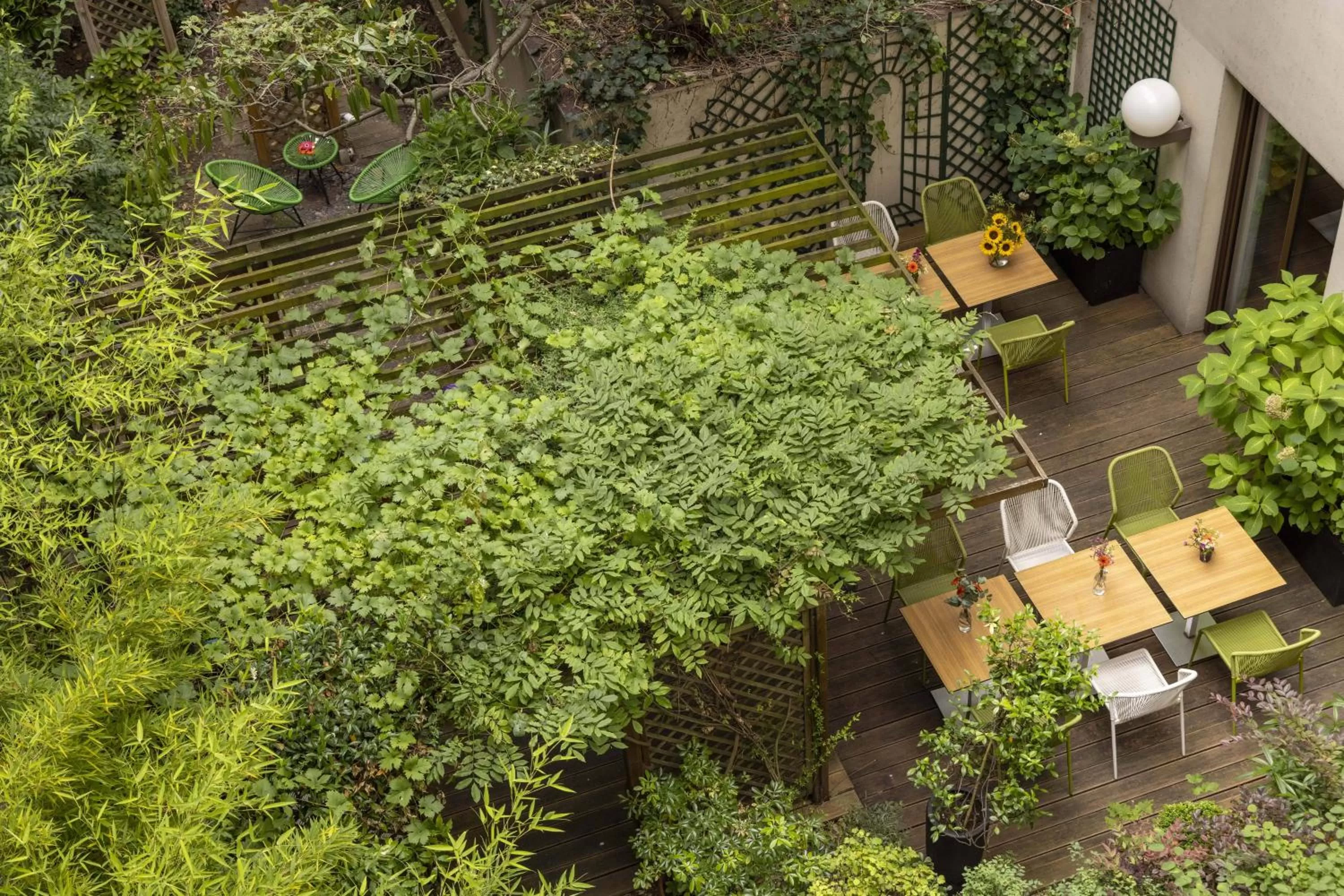 Garden view in Hotel Paris Louis Blanc