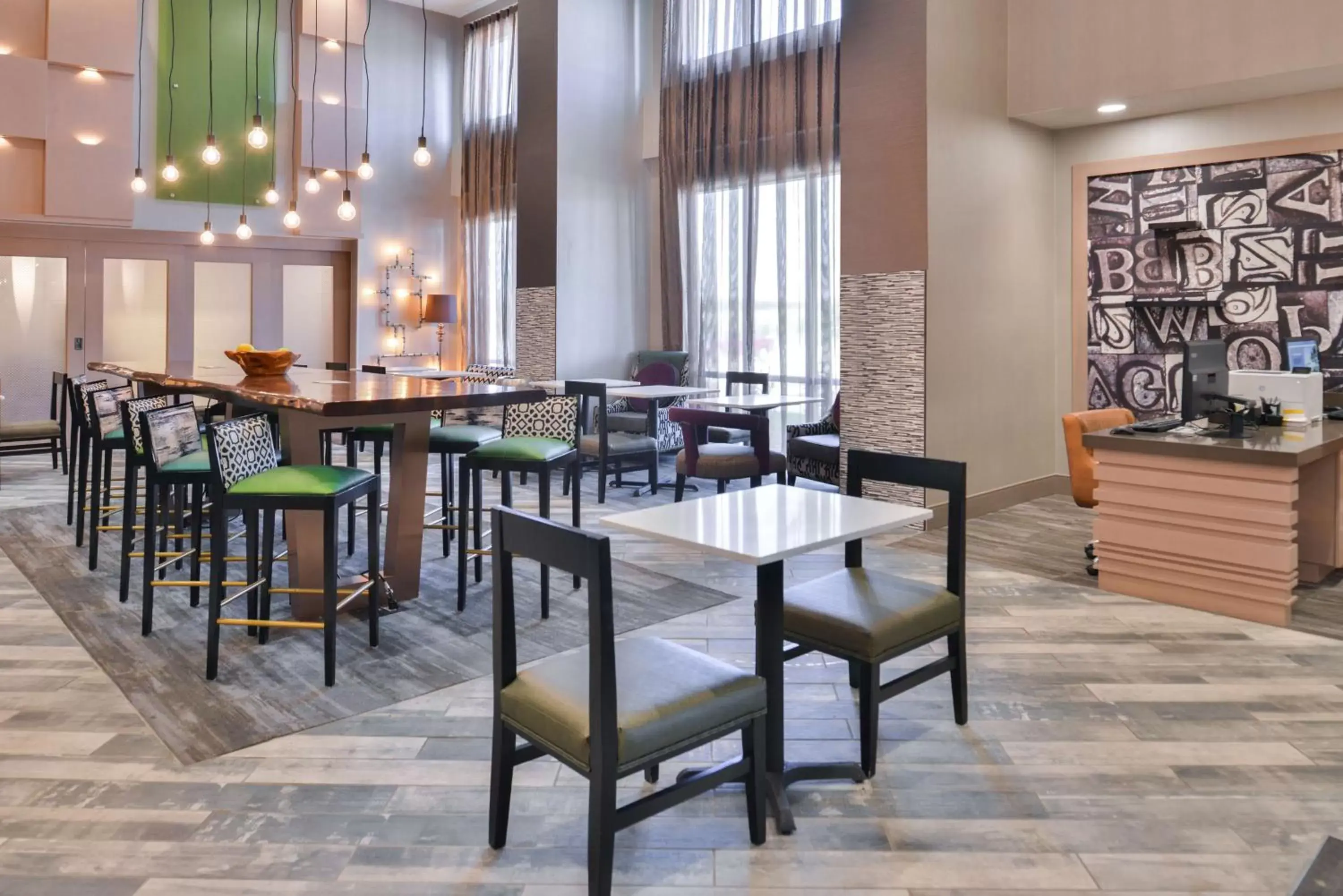 Lobby or reception, Restaurant/Places to Eat in Hampton Inn and Suites Altoona-Des Moines by Hilton