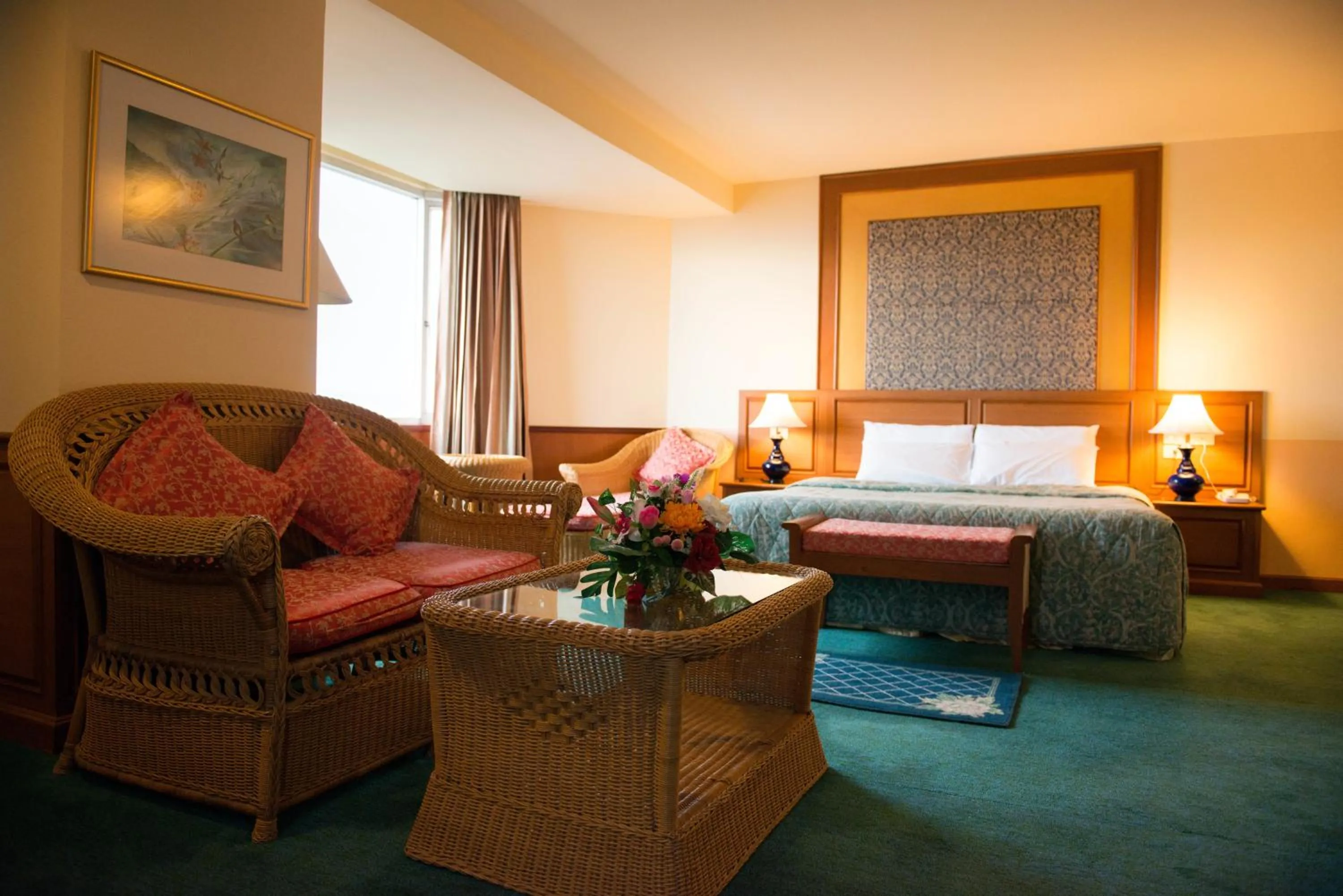 Seating area, Bed in Phayao Gateway Hotel