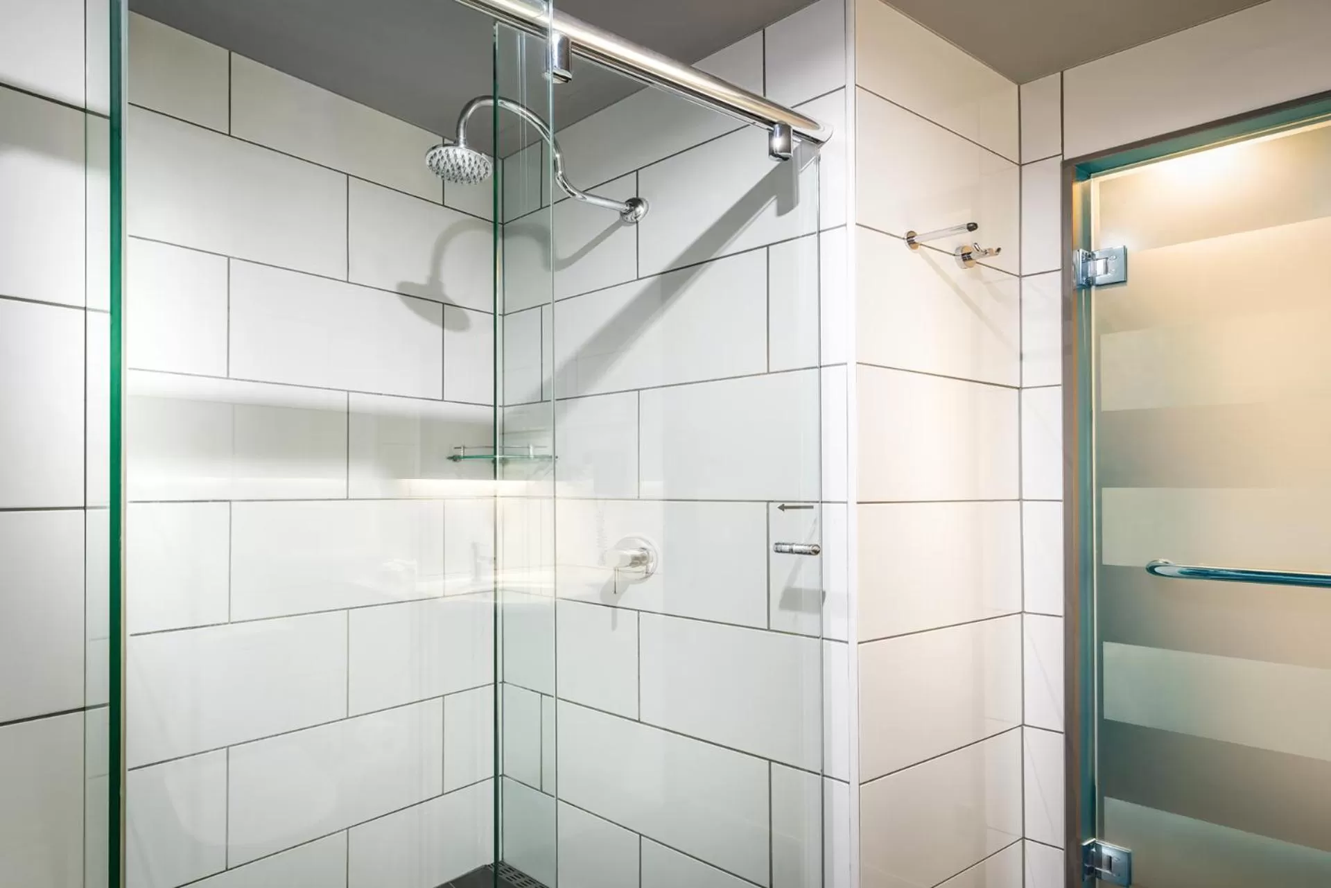 Shower in Essence Hotel Carlton