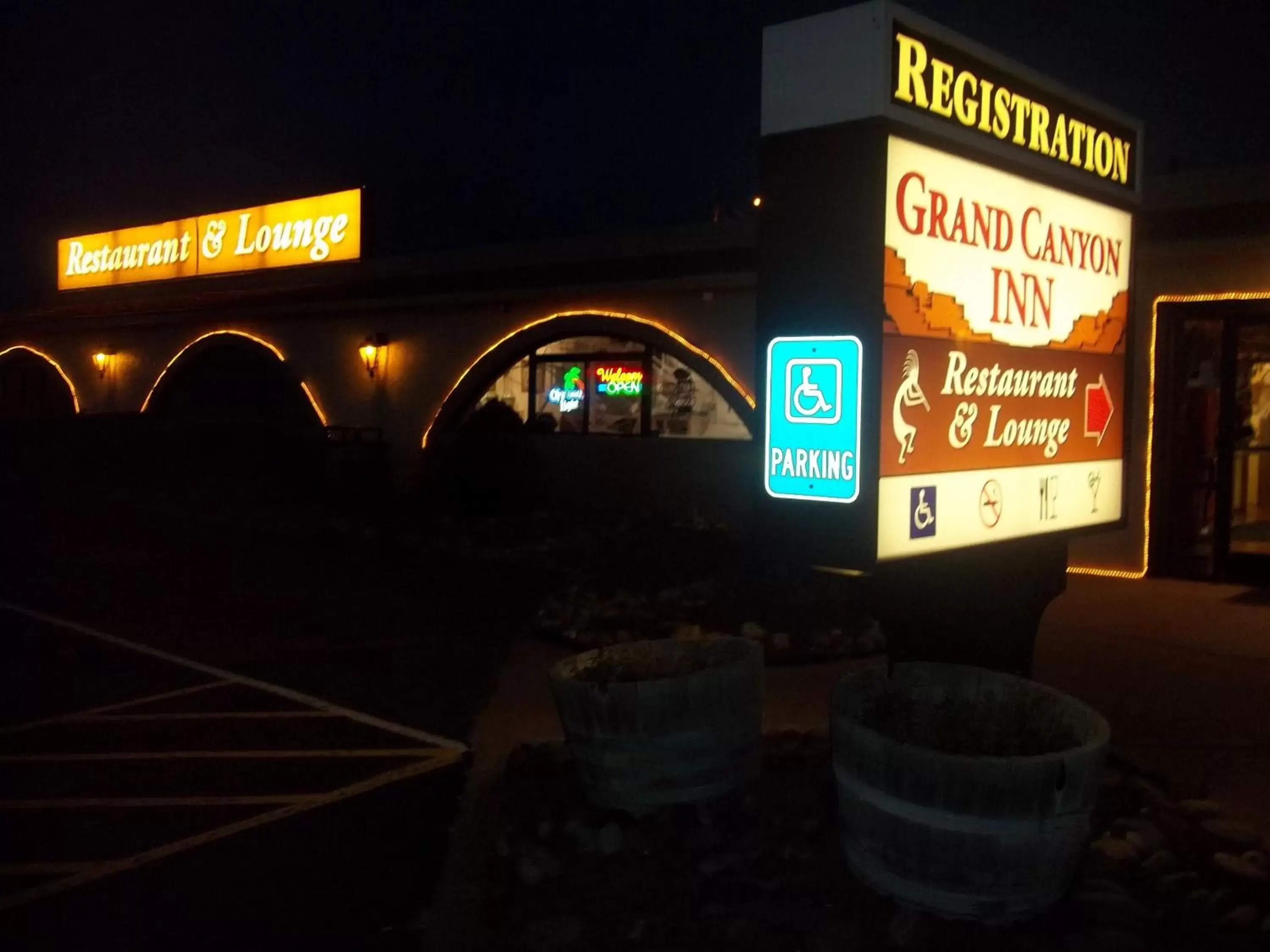 Facade/entrance in Grand Canyon Inn and Motel - South Rim Entrance