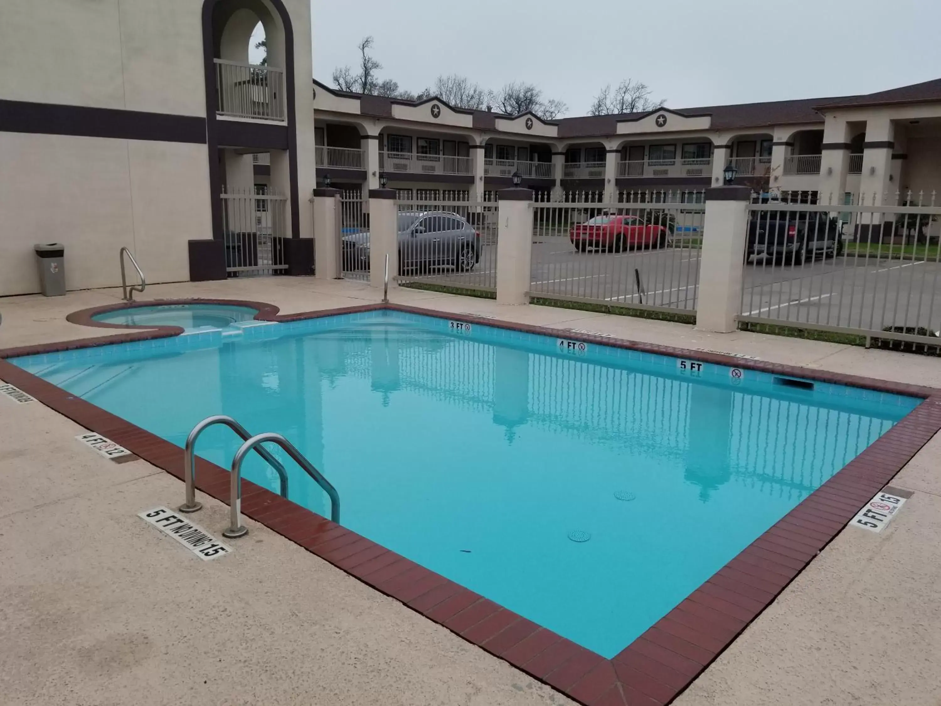 Swimming Pool in HomeBridge Inn and Suites