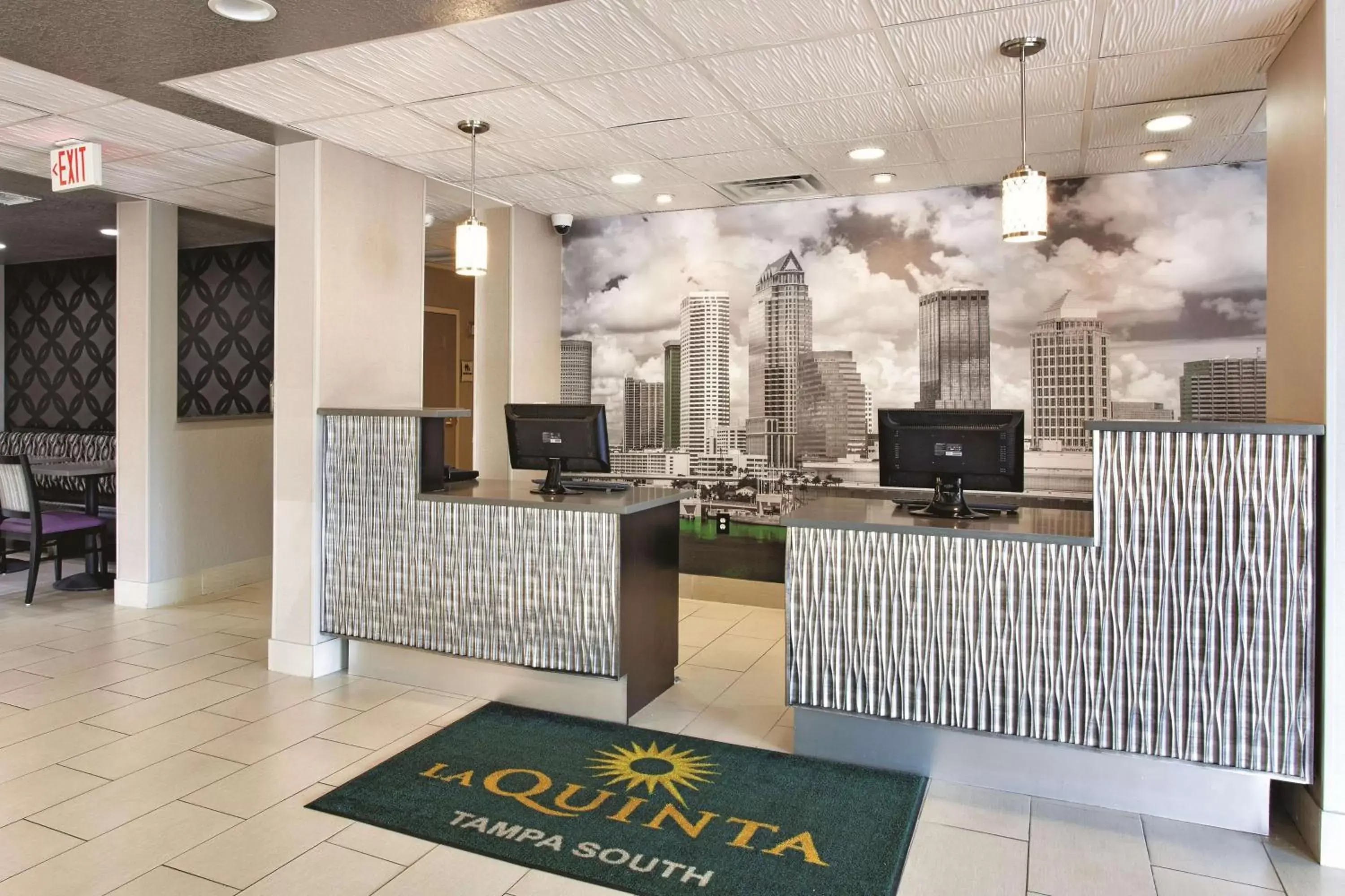 Lobby or reception in La Quinta by Wyndham Tampa Bay Area-Tampa South