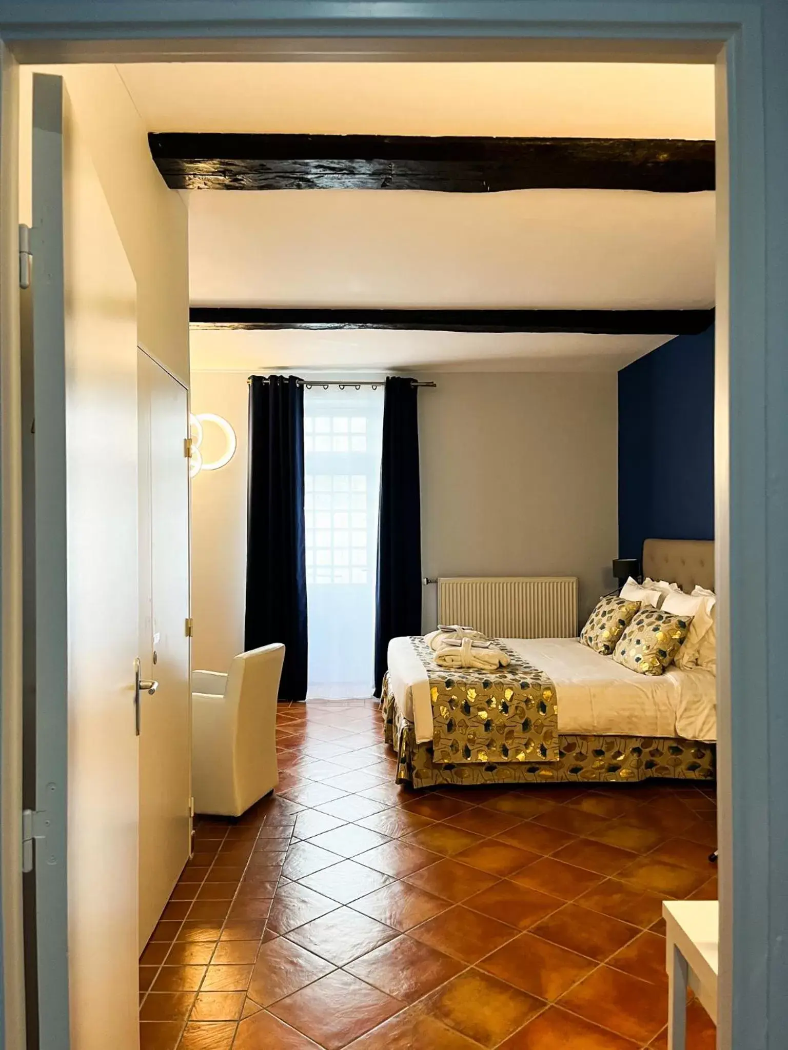 Photo of the whole room, Seating Area in Hôtel Le Château Fort de Sedan