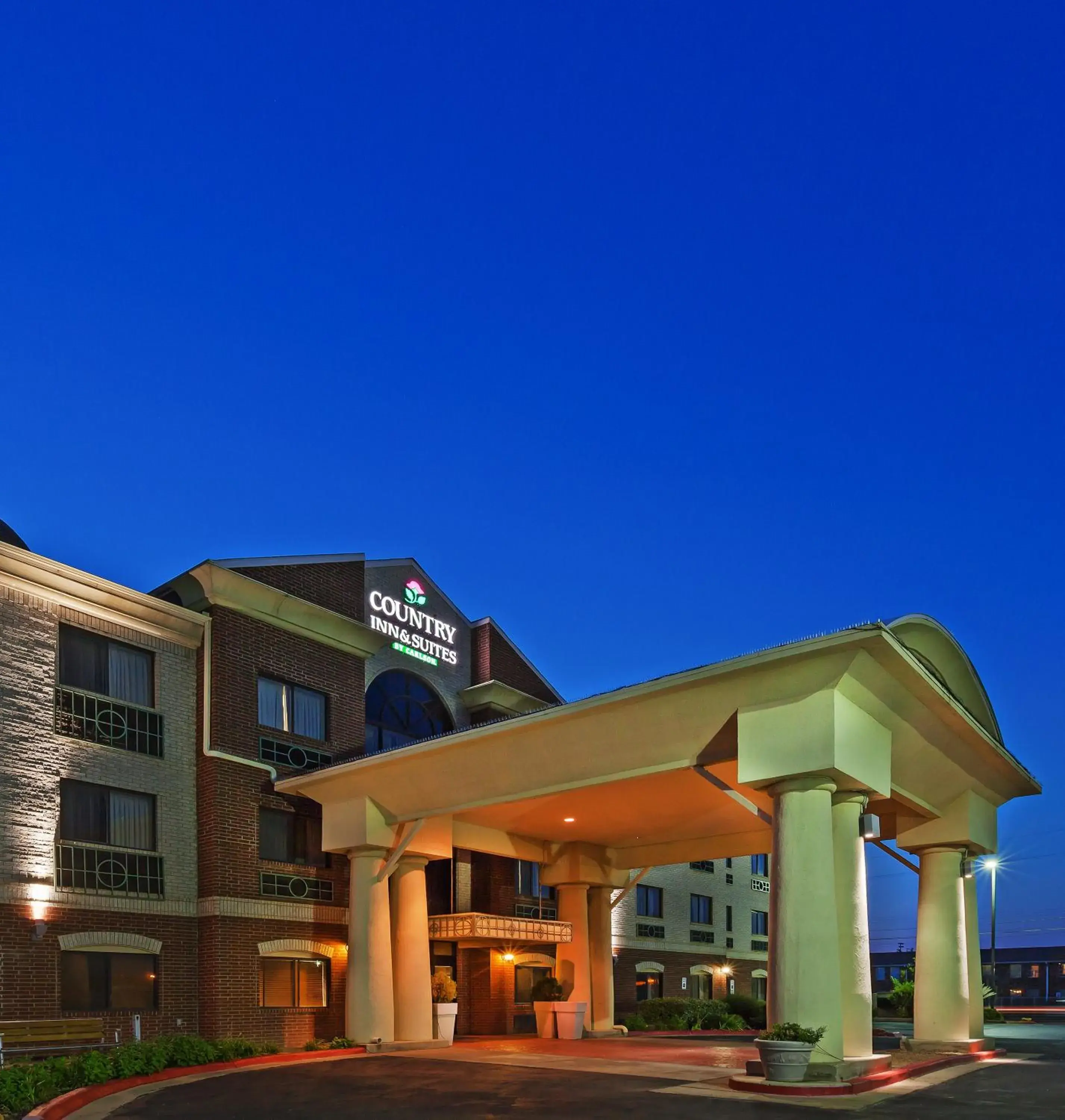 Facade/entrance, Property Building in Country Inn & Suites by Radisson, Lubbock, TX
