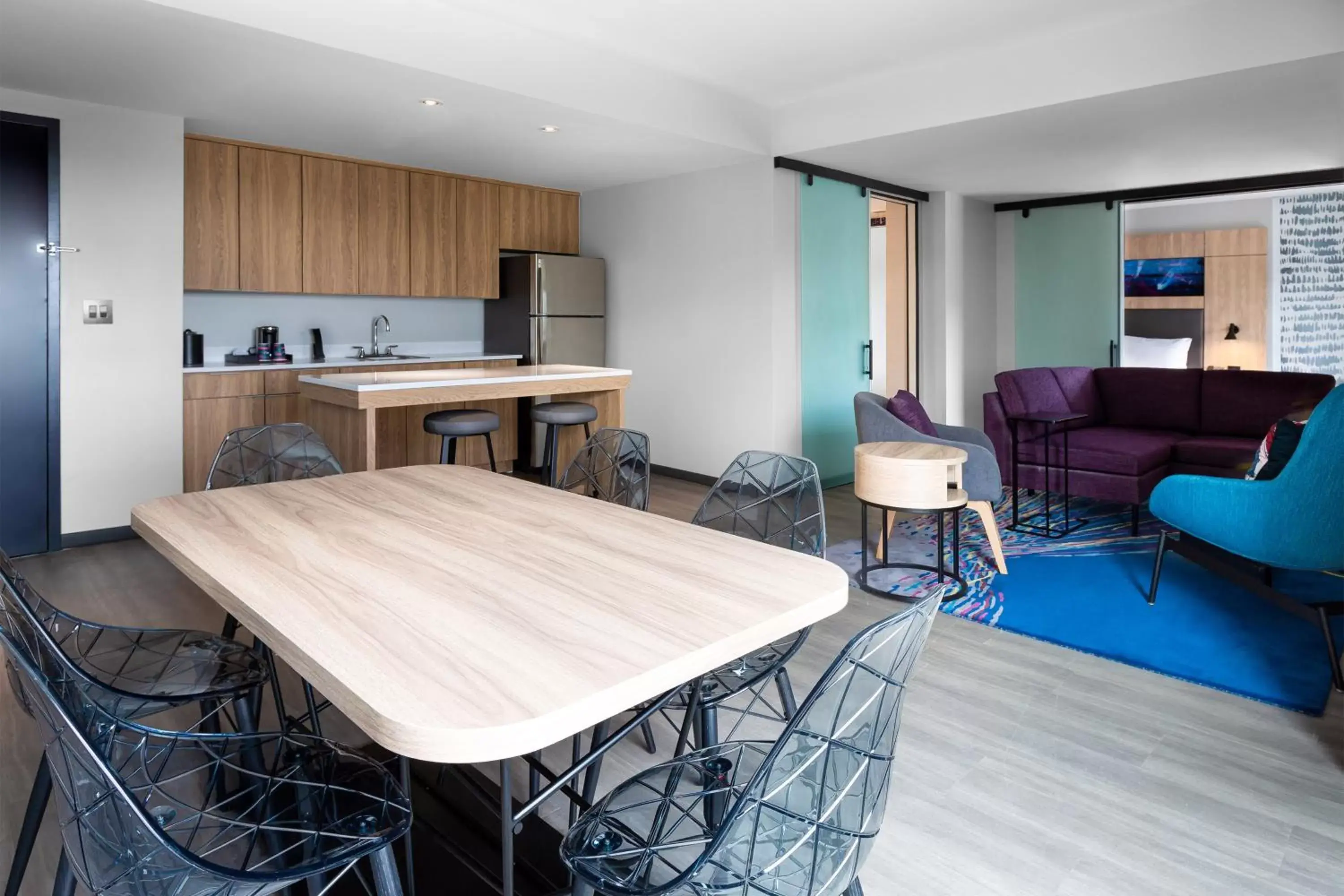 Kitchen or kitchenette, Dining Area in Aloft San Juan