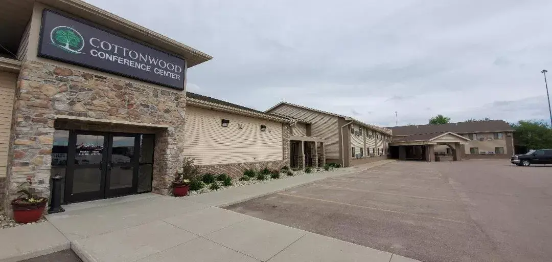 Property Building in Cottonwood Inn and Conference Center