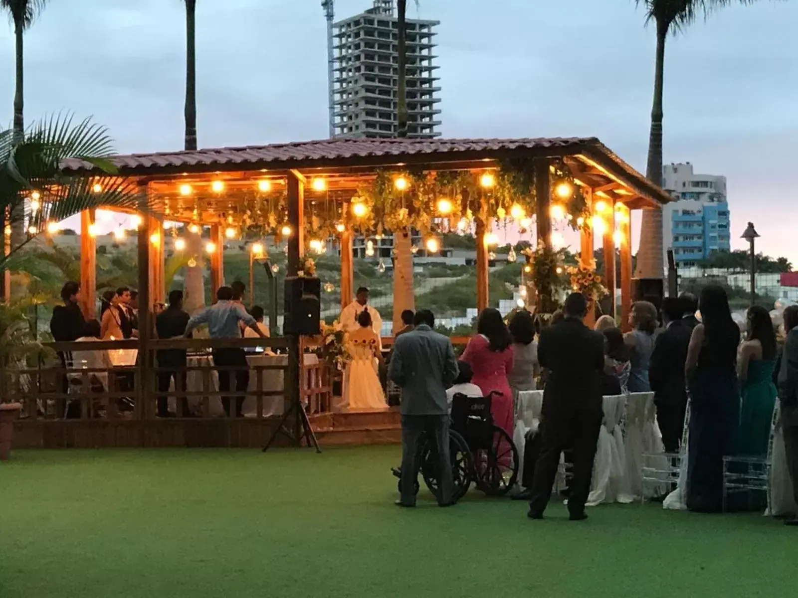 Patio, Restaurant/Places to Eat in Wyndham Manta Sail Plaza Hotel and Convention Center