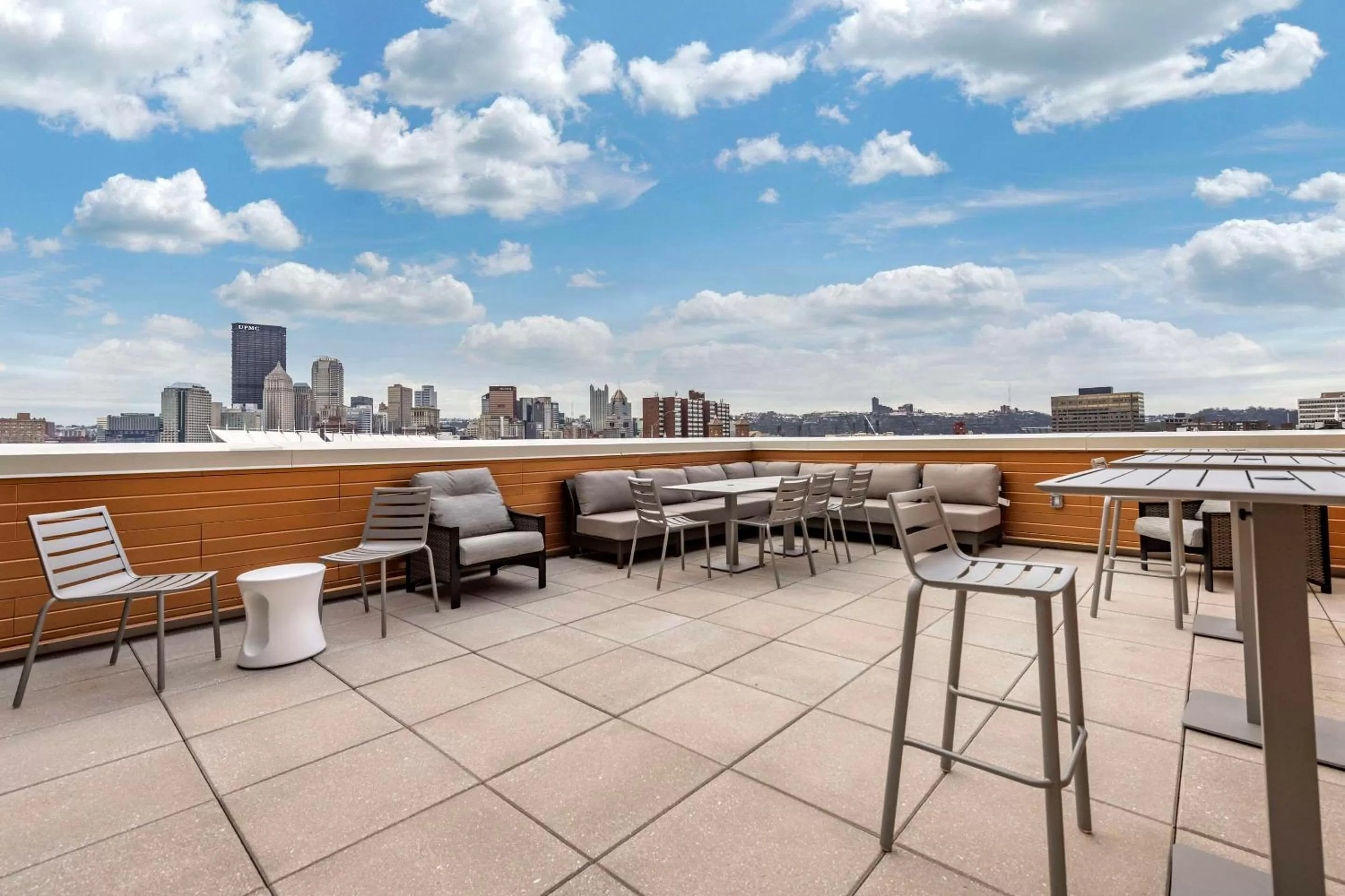 Property building in Comfort Inn & Suites Pittsburgh-Northshore