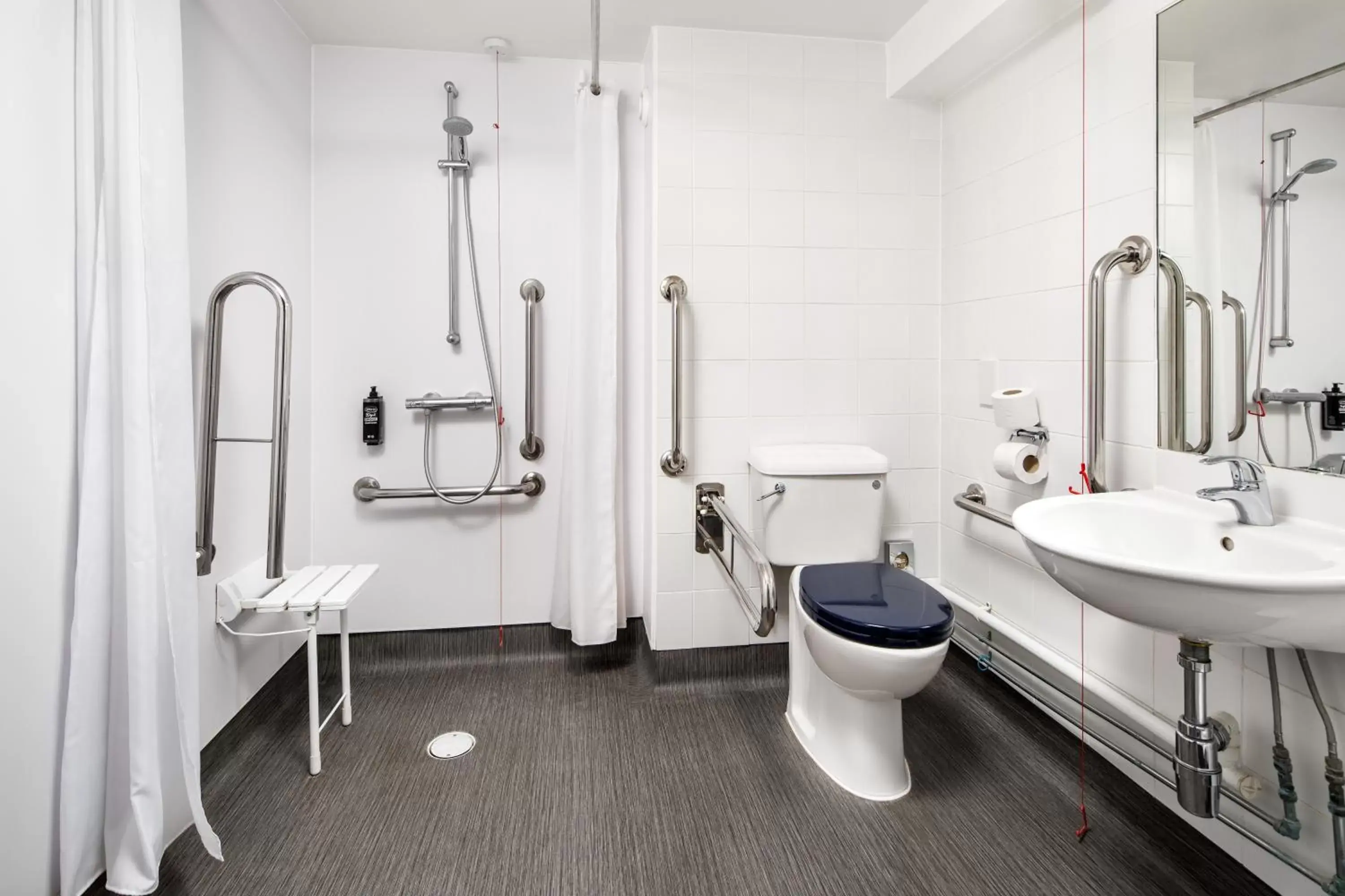 Facility for disabled guests, Bathroom in ibis budget London Heathrow Central