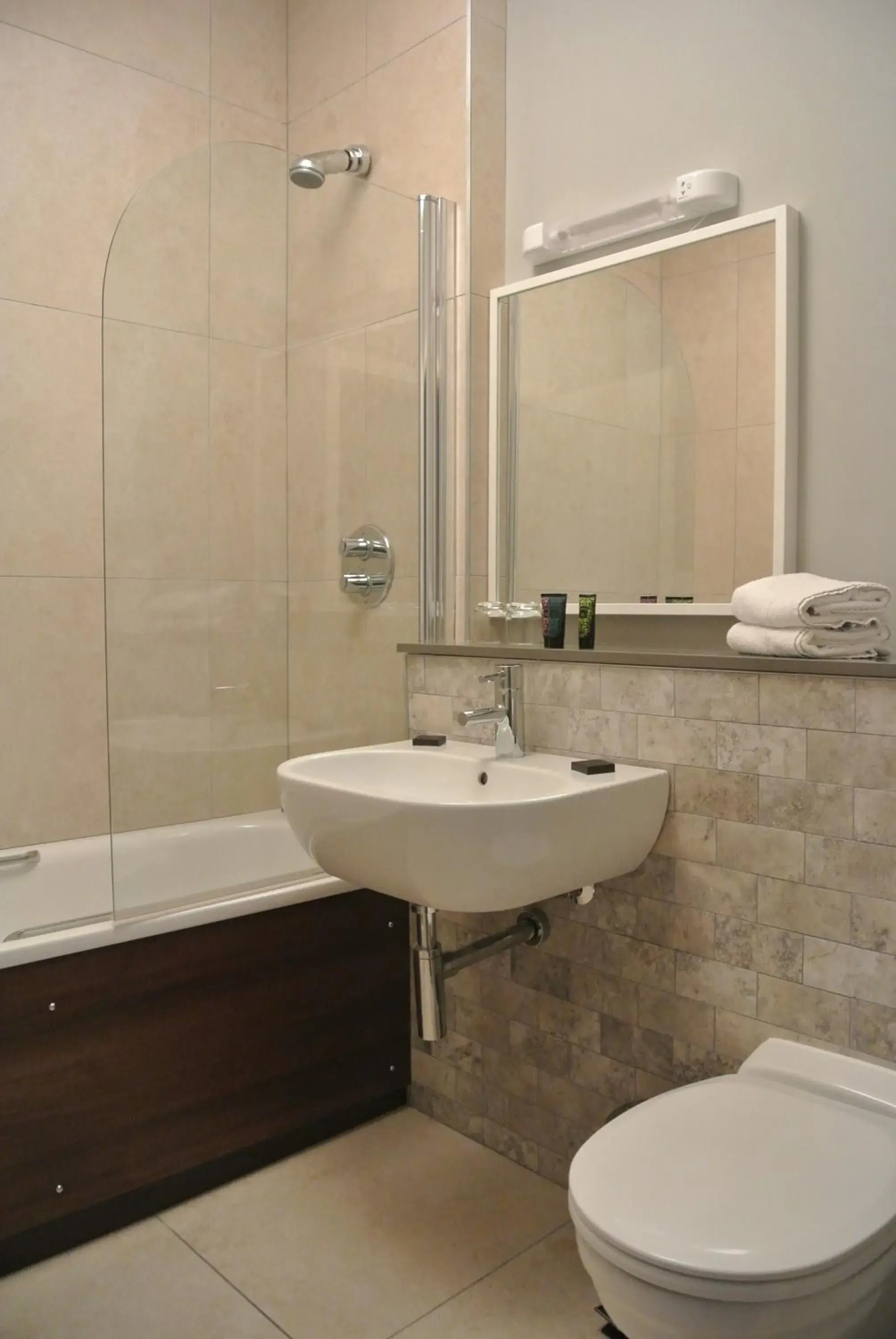 Toilet, Bathroom in Causeway Hotel