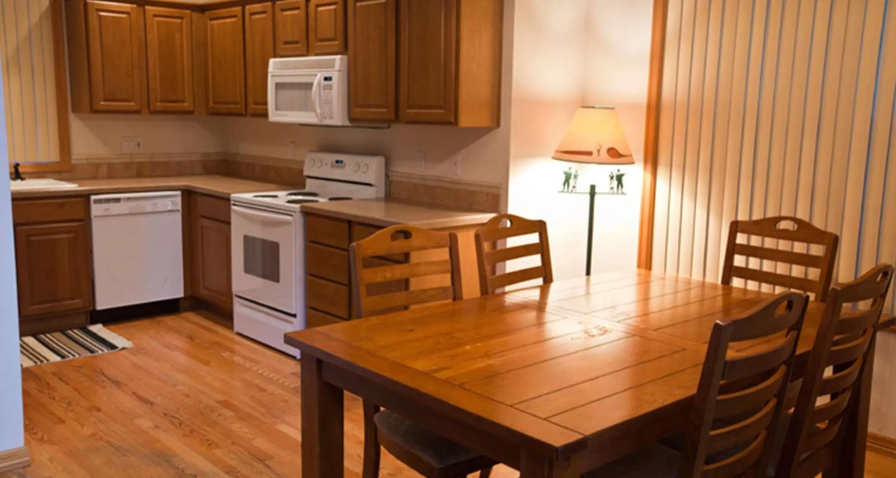 Photo of the whole room in BW Premier Collection, Mt Hood Oregon Resort