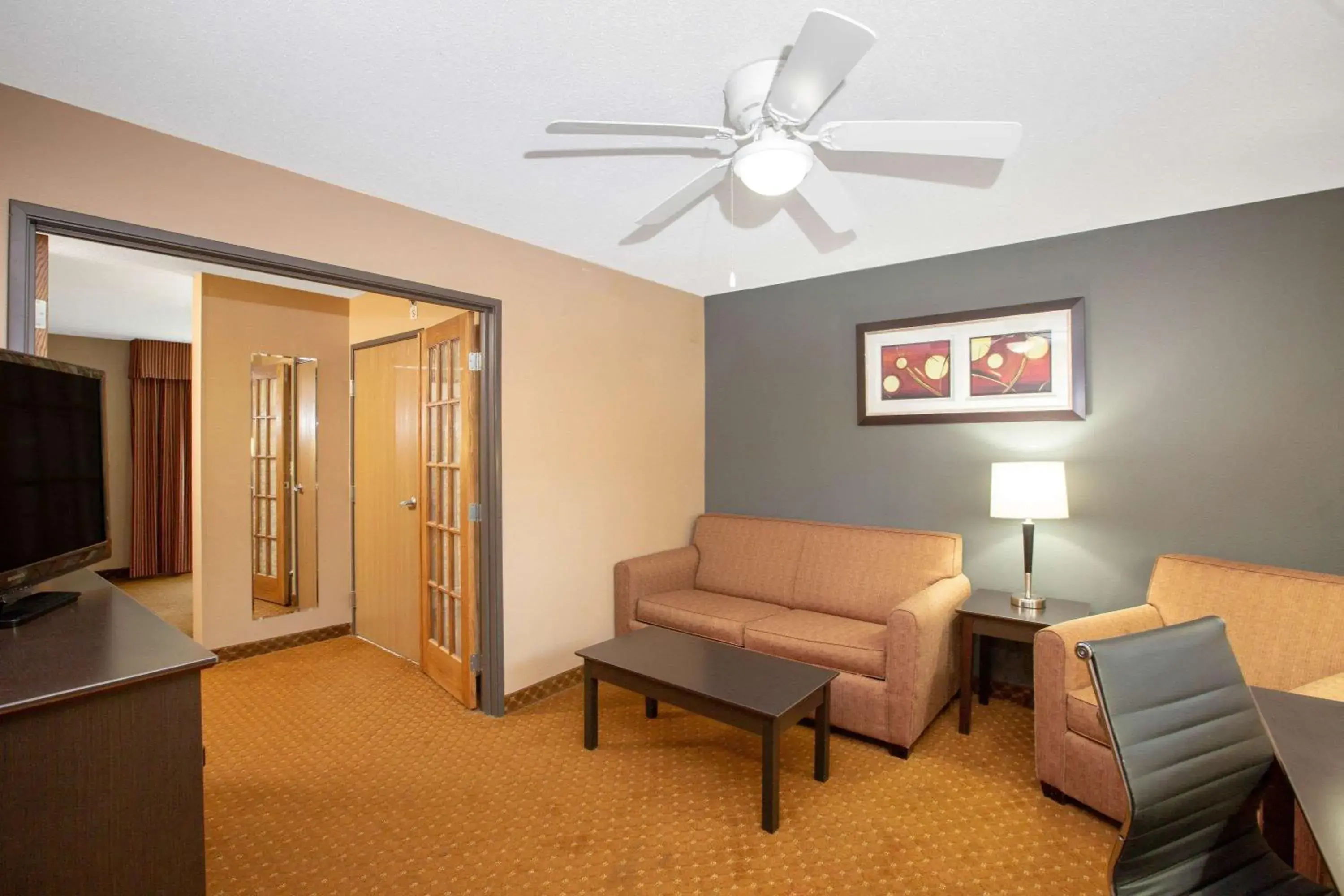 Living room, Seating Area in AmericInn by Wyndham Coralville
