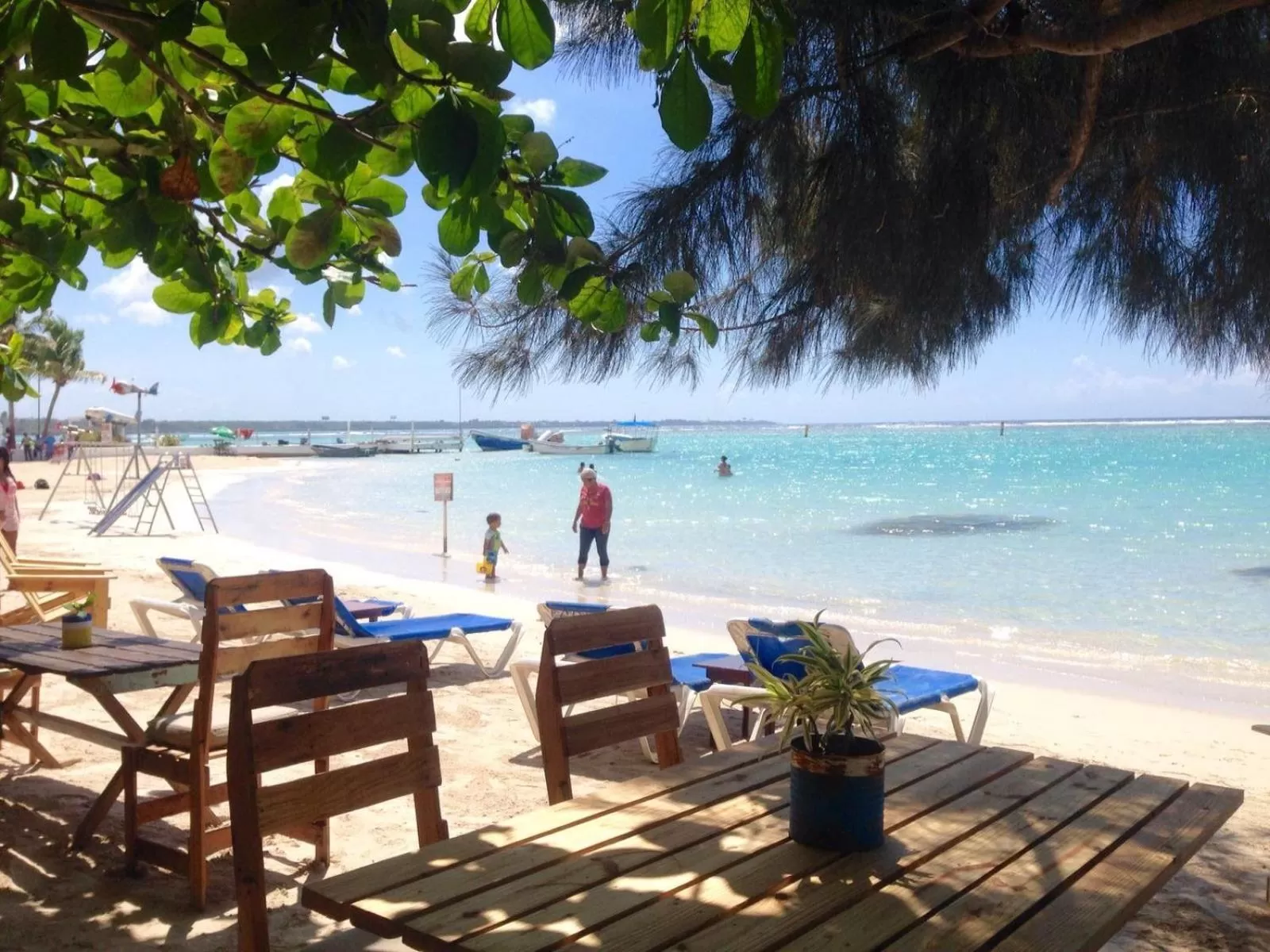 Restaurant/places to eat, Beach in Hotel Club Rolling Stone