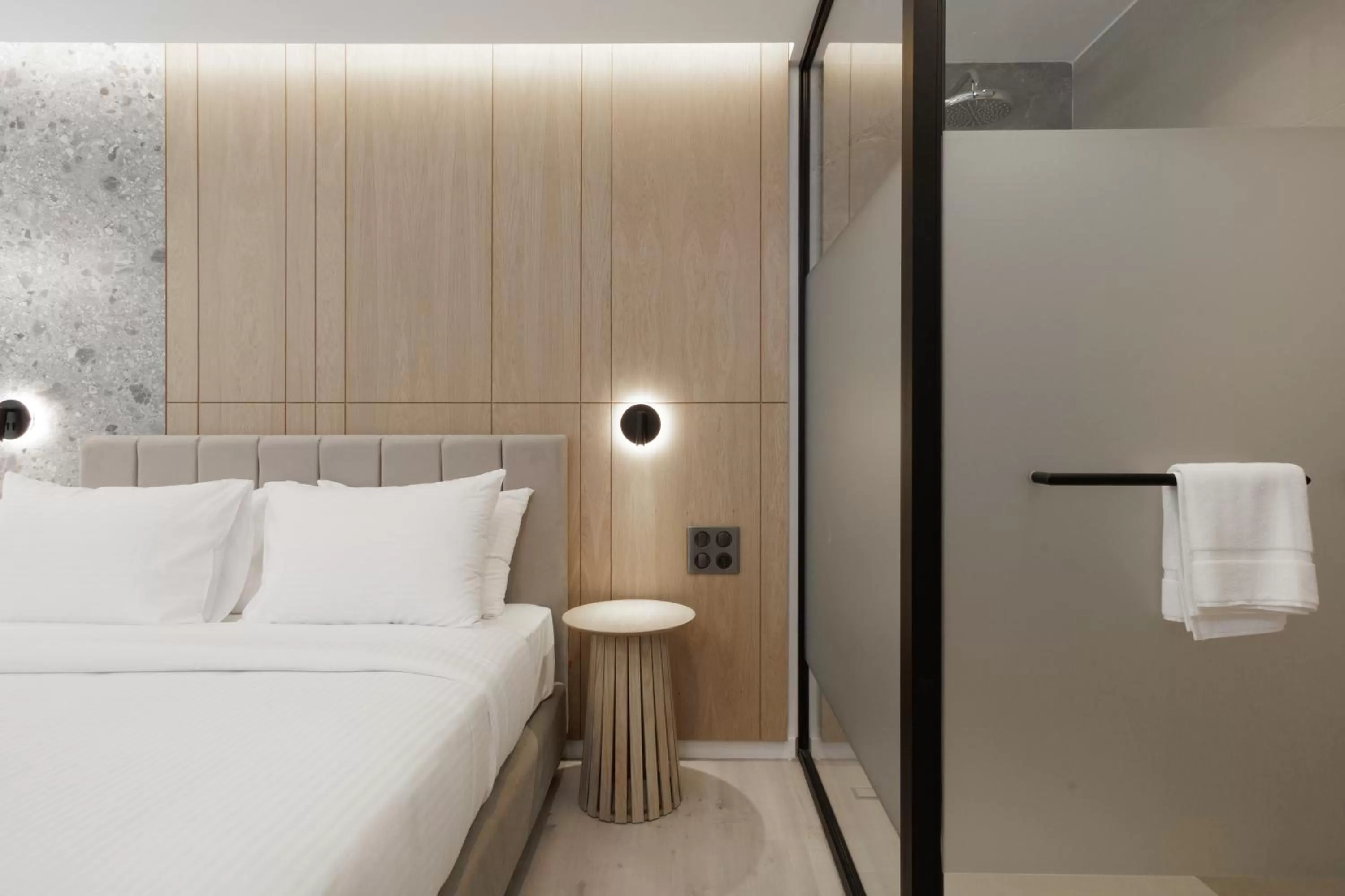 Shower, Bed in Hilton Garden Inn Athens Syggrou Avenue