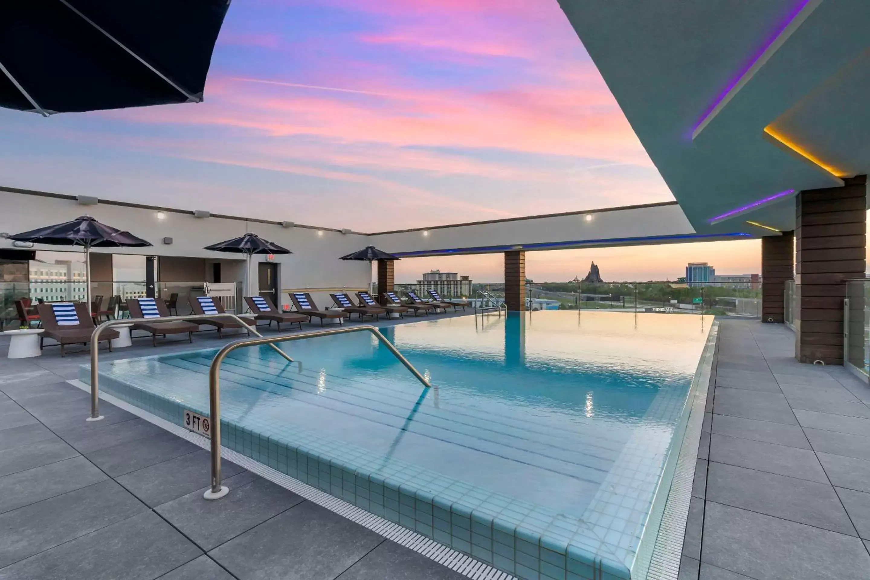Swimming Pool in Cambria Hotel Orlando Universal Blvd