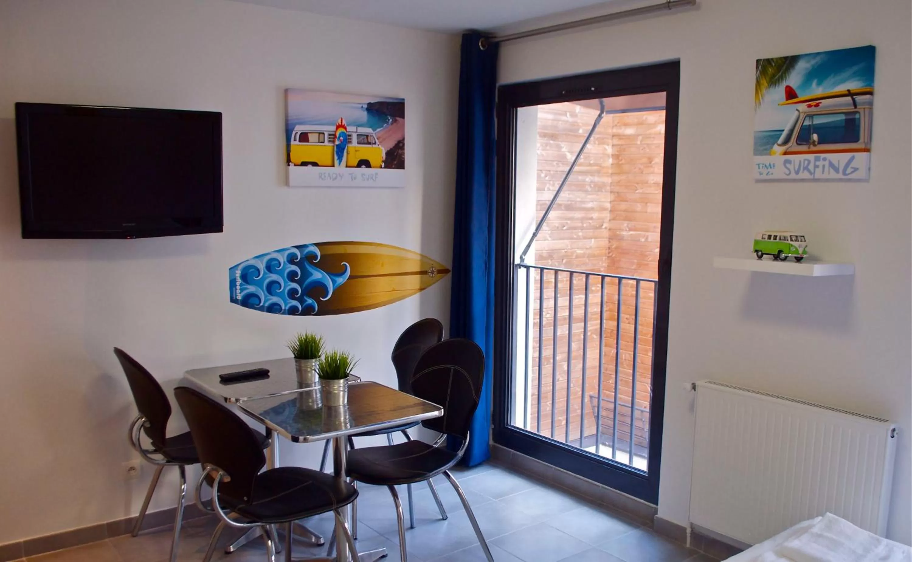 Dining area, TV/Entertainment Center in Résidence Le Patricia