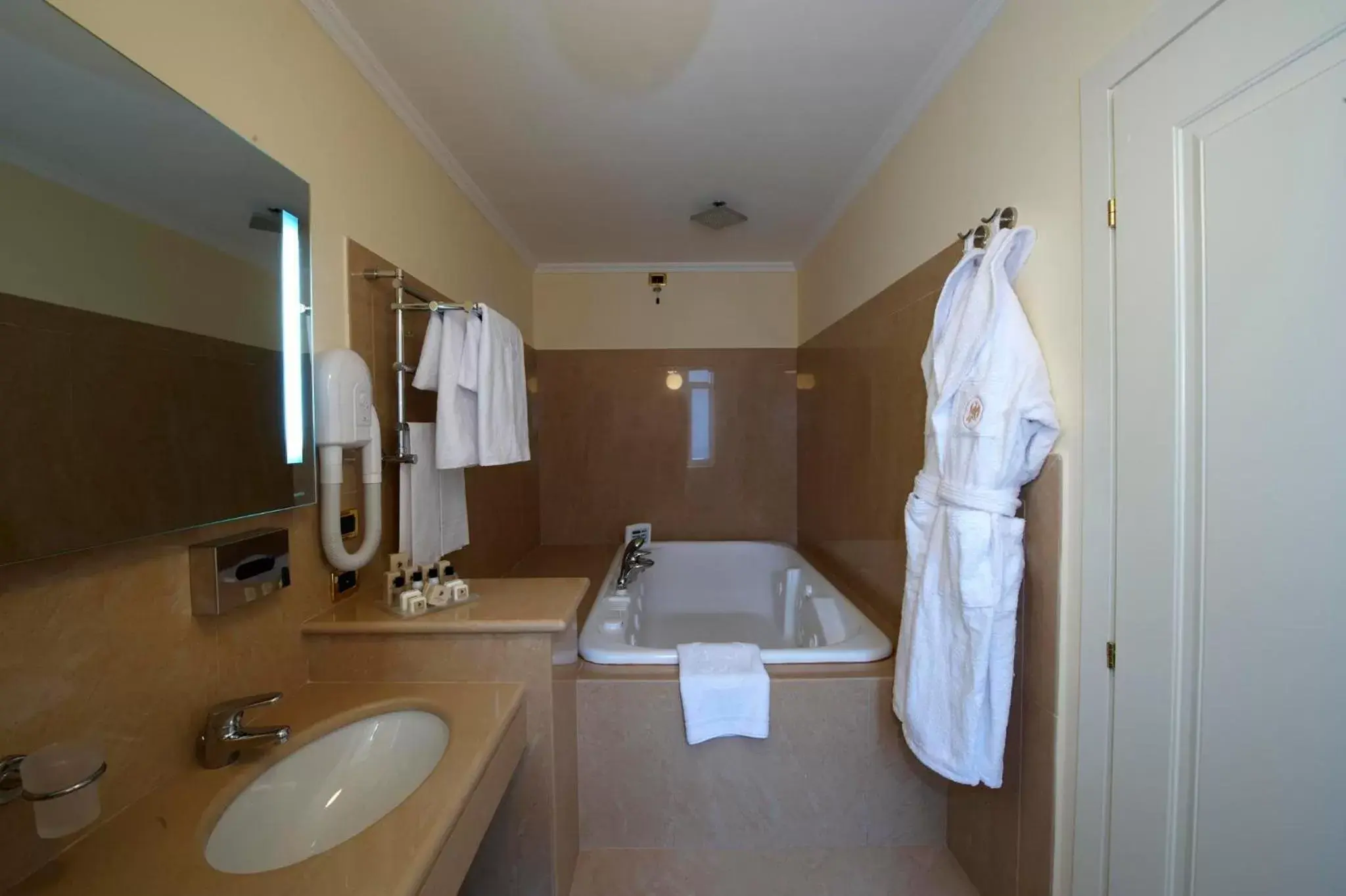 Bathroom in Grand Hotel Piazza Borsa