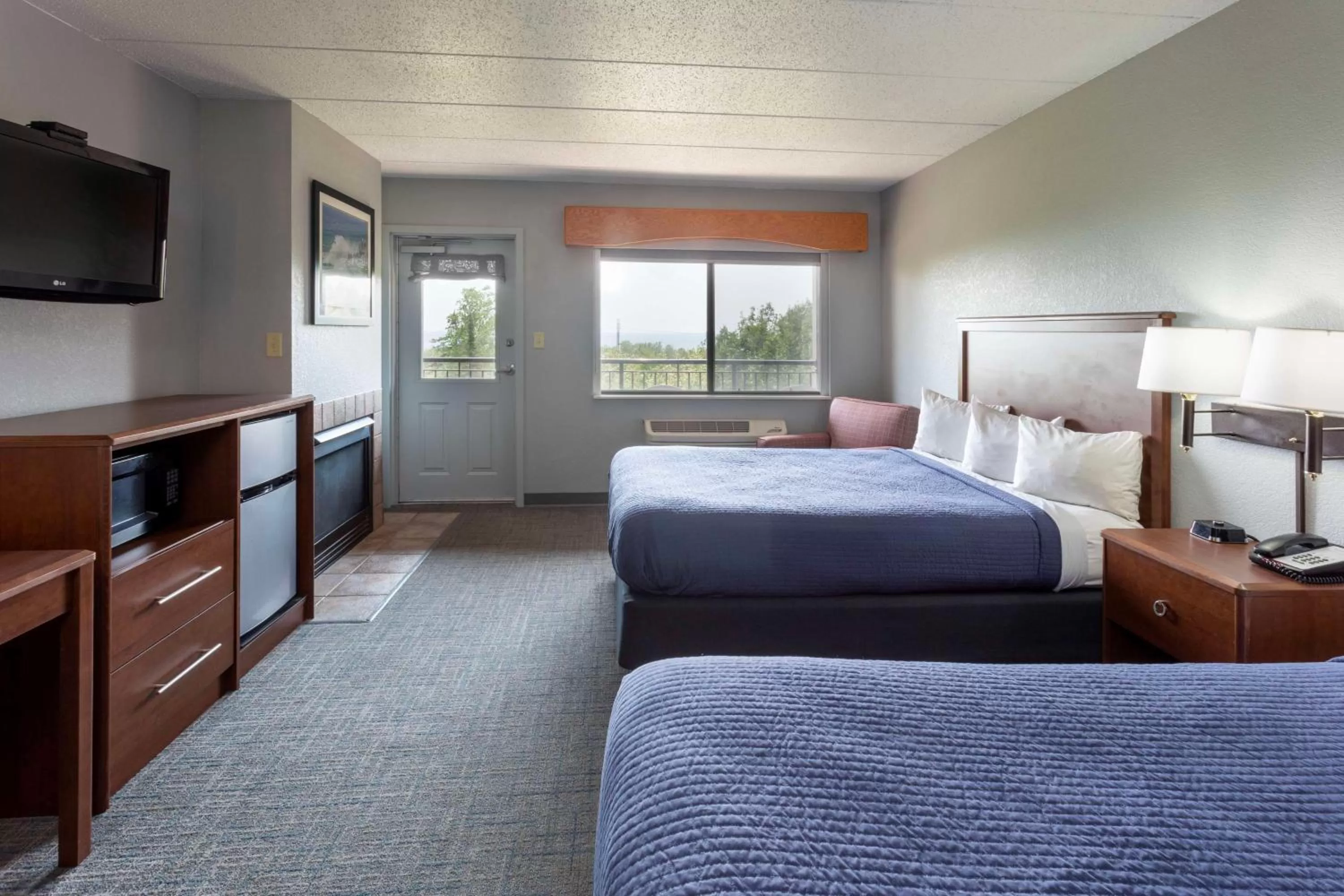 Kitchen or kitchenette, Bed in Black Beach Inn by GrandStay