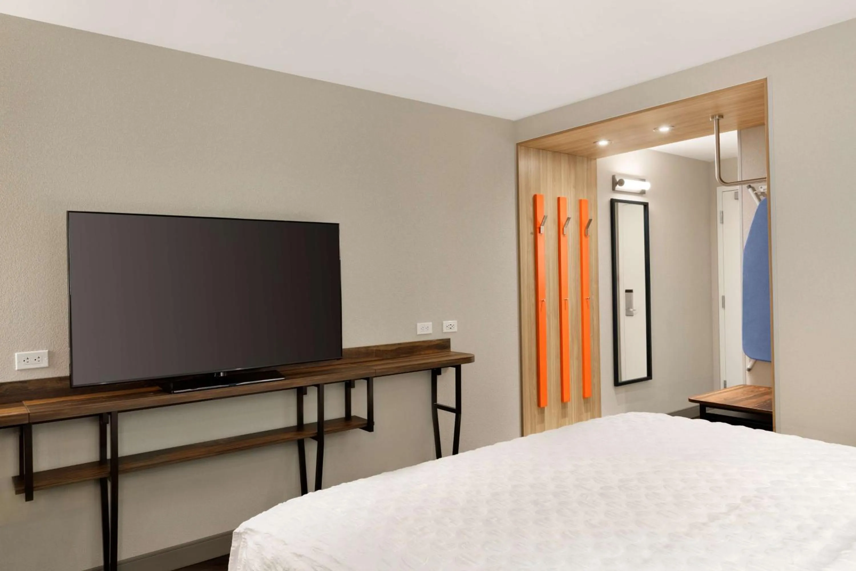 Bedroom, Bed in Tru By Hilton Las Vegas Airport NV