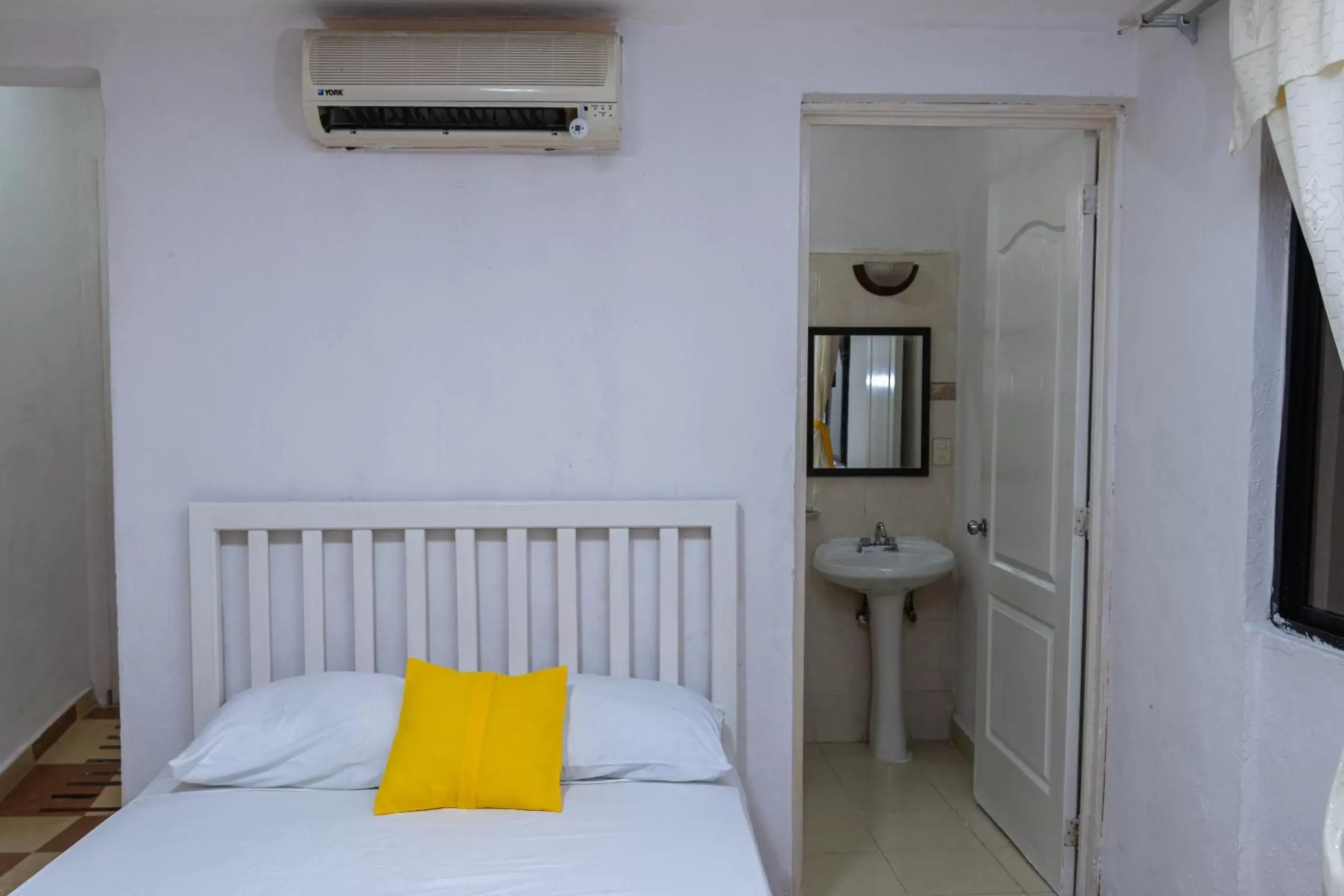 Bedroom, Bed in OYO Hotel Marías,Aeropuerto Internacional de Chetumal