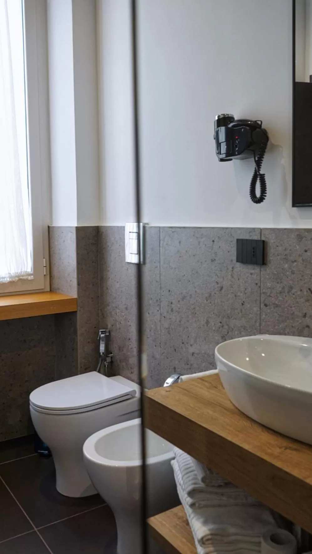 Toilet in Central Lodge Hotel