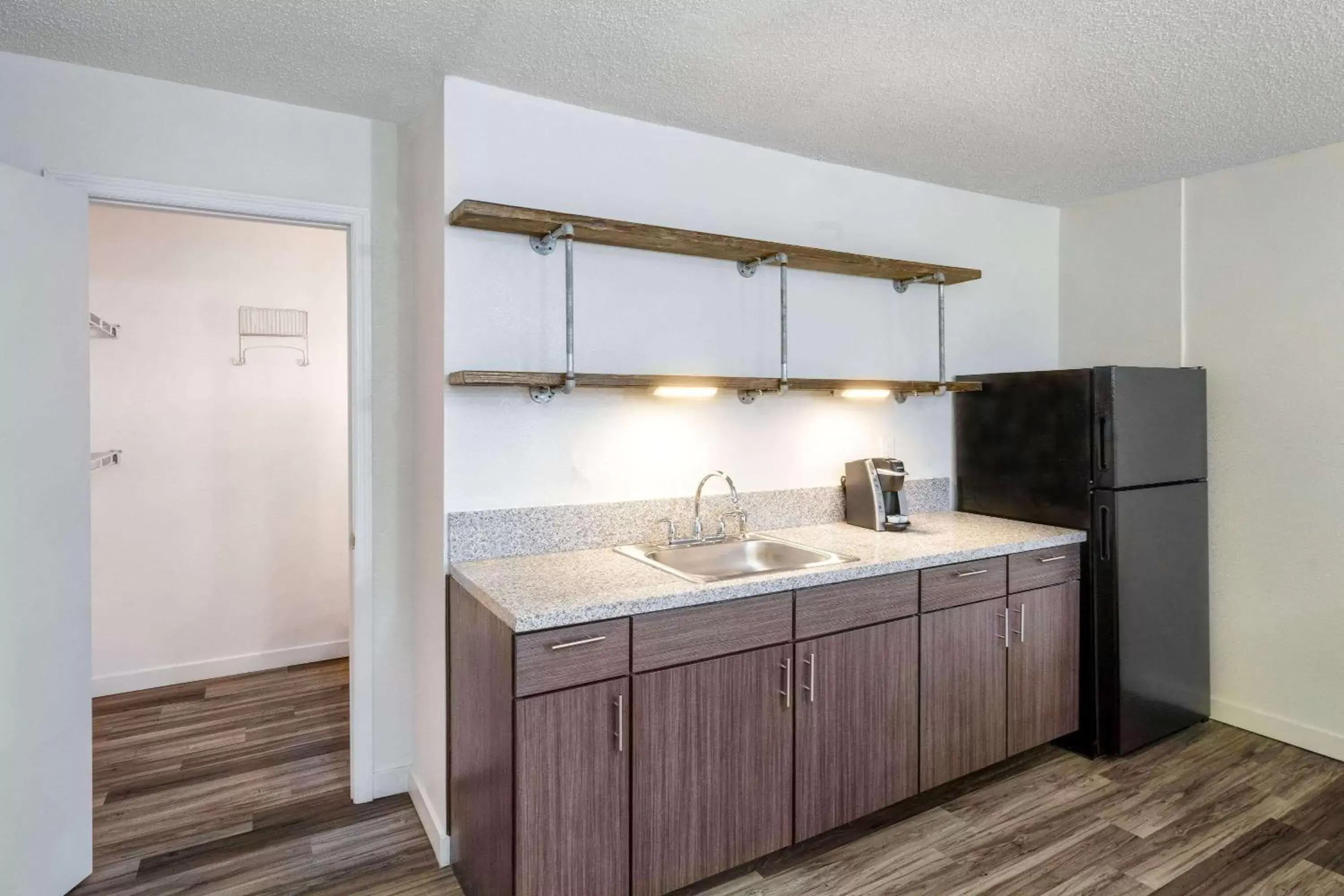 Photo of the whole room, Kitchen/Kitchenette in Hillside Crossing Nashville a Ramada by Wyndham